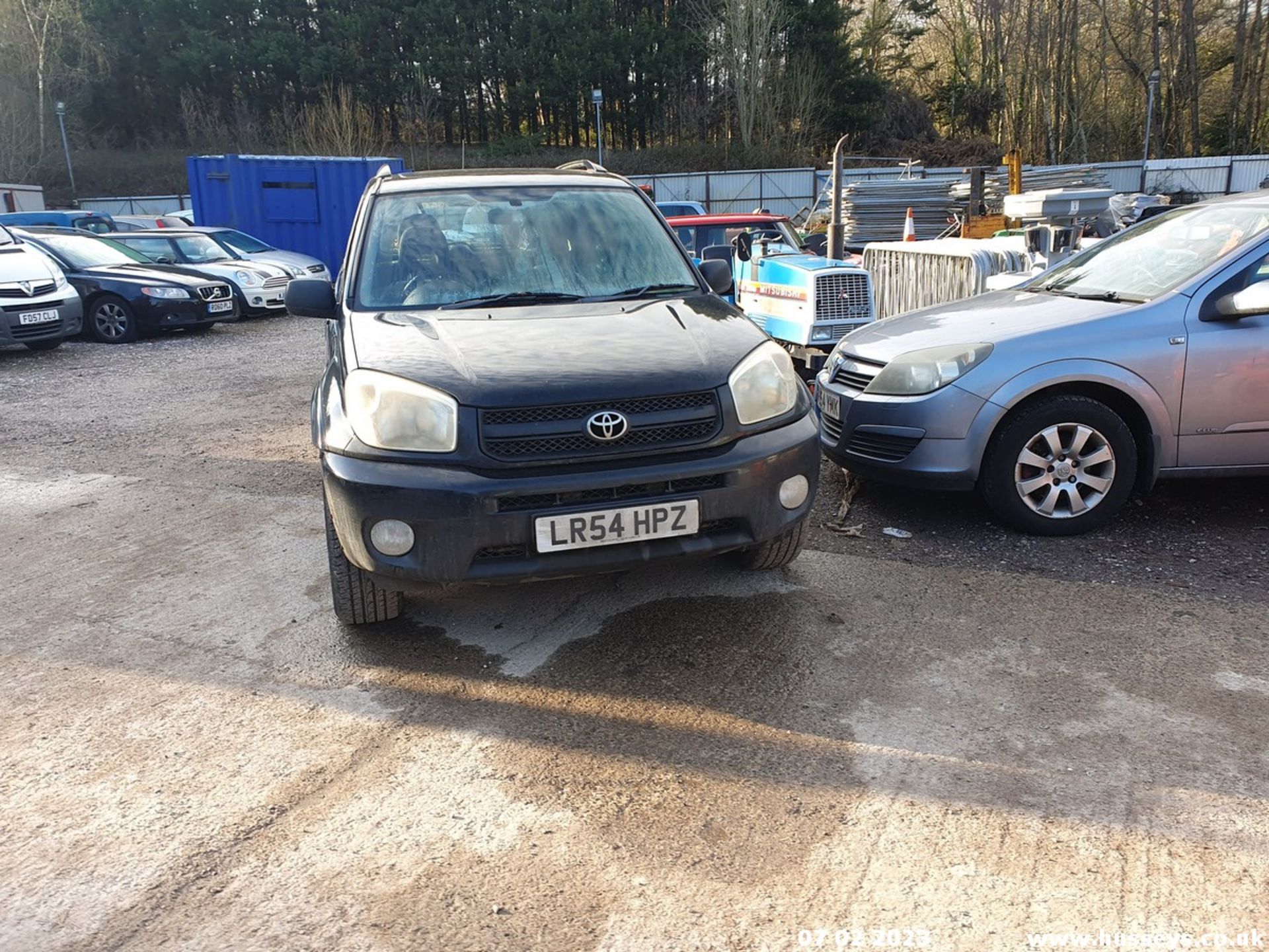 04/54 TOYOTA RAV4 XT4 VVTI - 1998cc 5dr Estate (Black, 203k) - Image 7 of 46