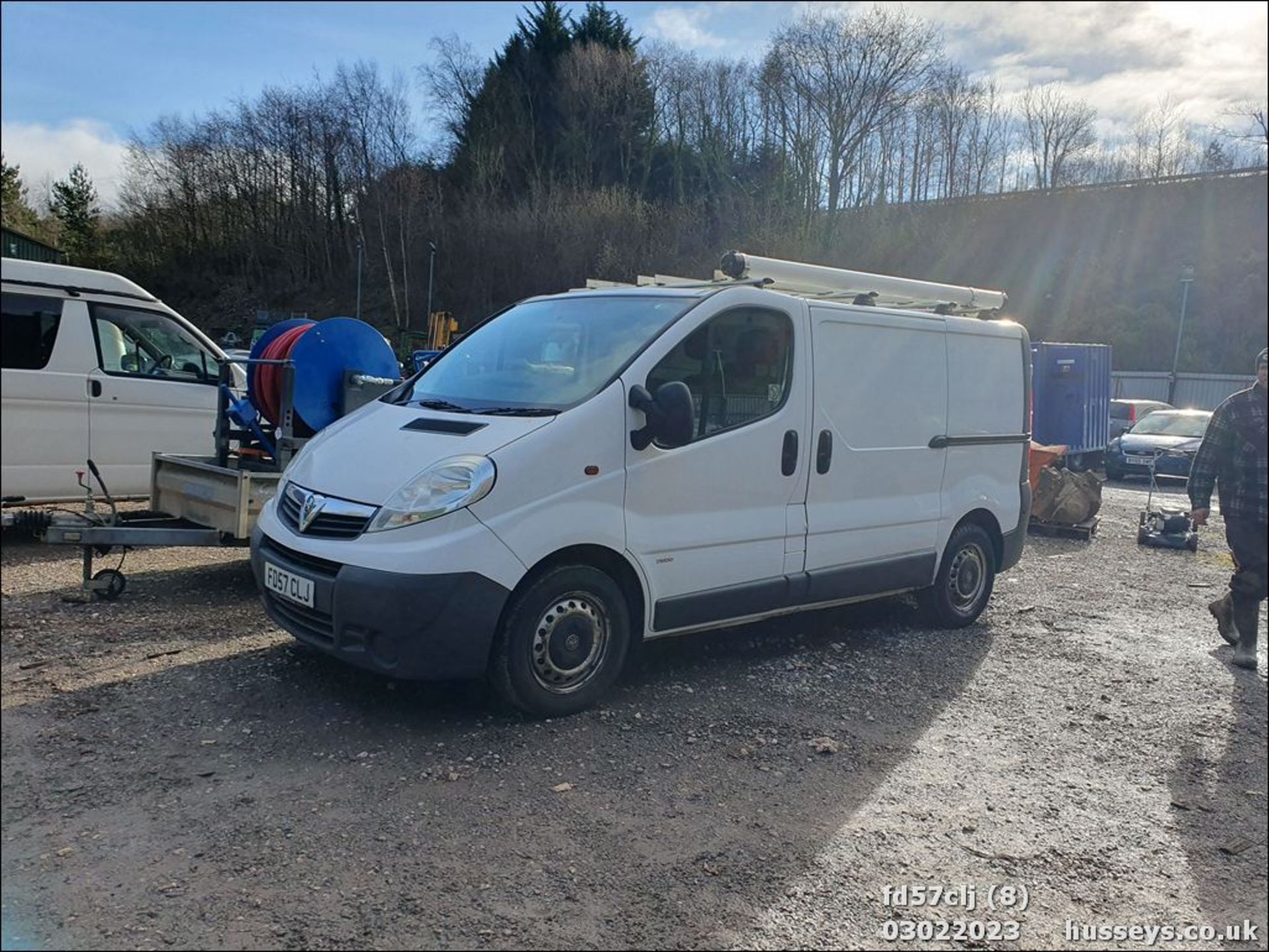 07/57 VAUXHALL VIVARO 2900 CDTI SWB - 1995cc 6dr Van (White, 85k) - Image 8 of 27