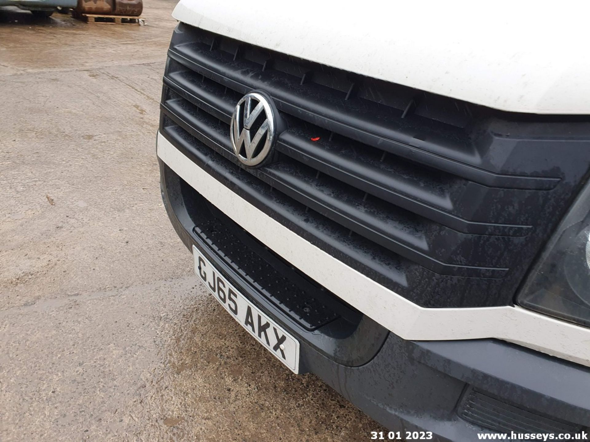 15/65 VOLKSWAGEN CRAFTER CR35 STARTLINE TD - 1968cc 5dr Van (White, 239k) - Image 37 of 55