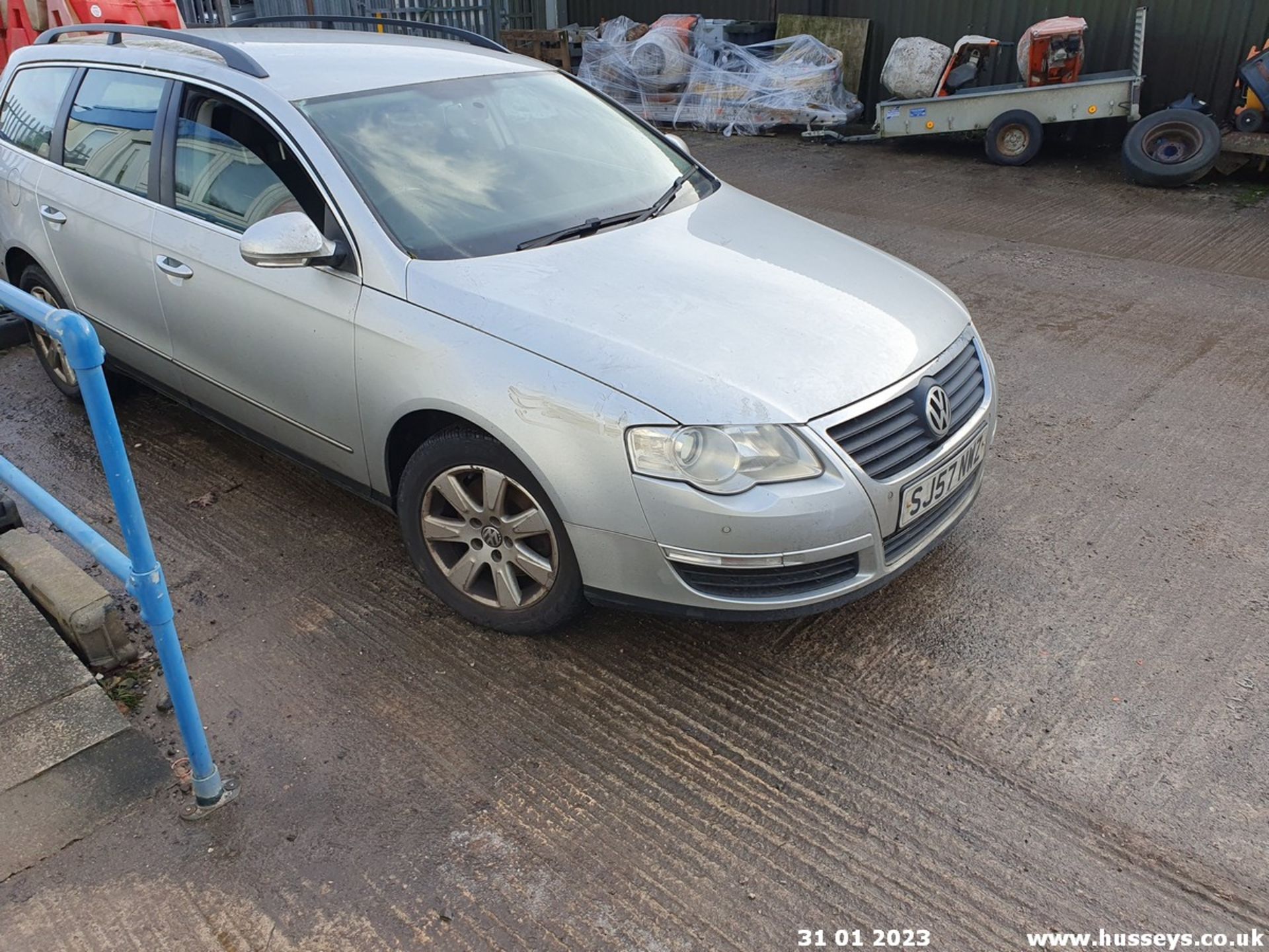 07/57 VOLKSWAGEN PASSAT SE TDI - 1968cc 5dr Estate (Silver) - Image 3 of 46