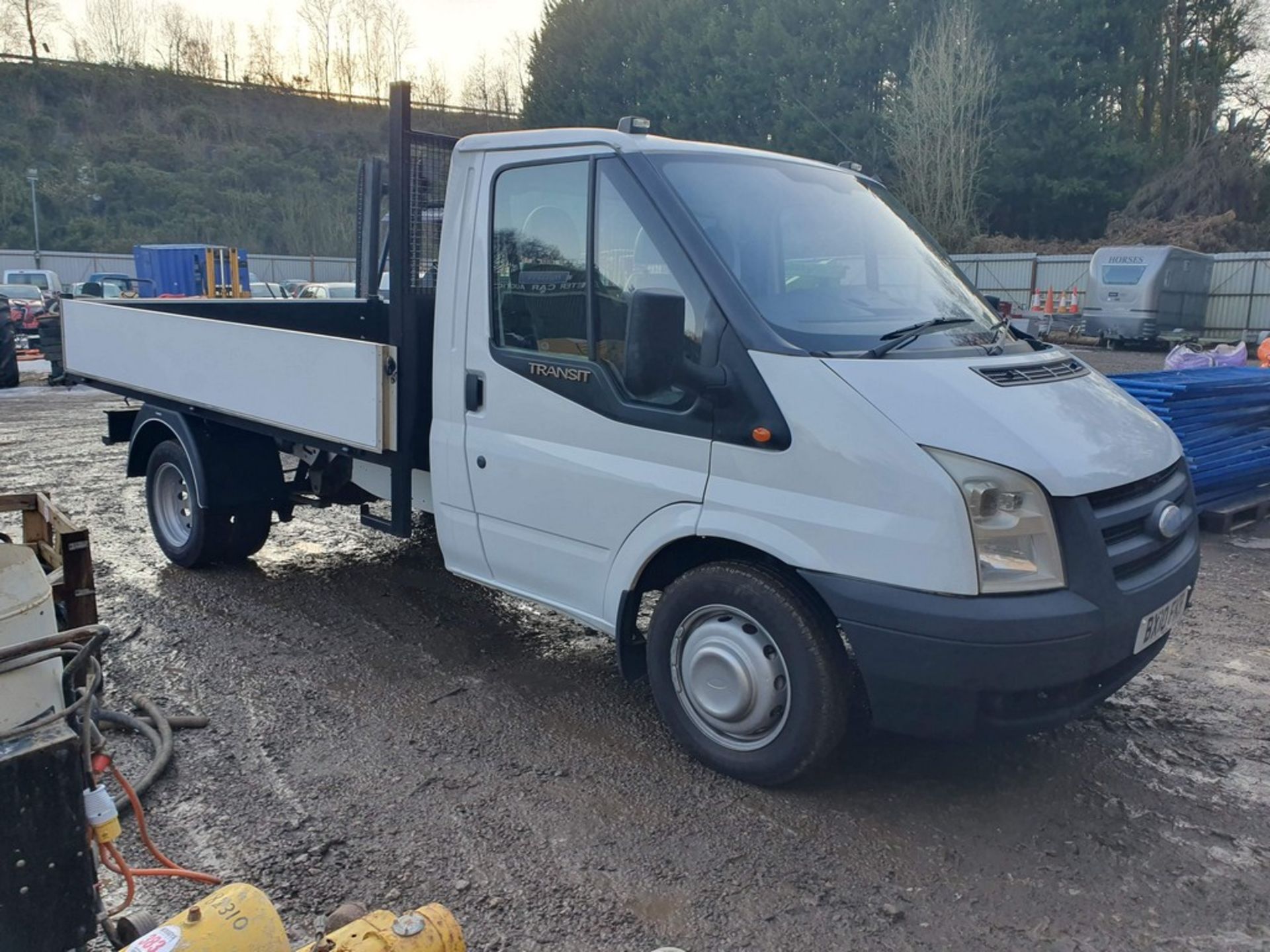 10/10 FORD TRANSIT 100 T350M RWD - 2402cc 2dr Tipper (White, 118k) - Image 14 of 27