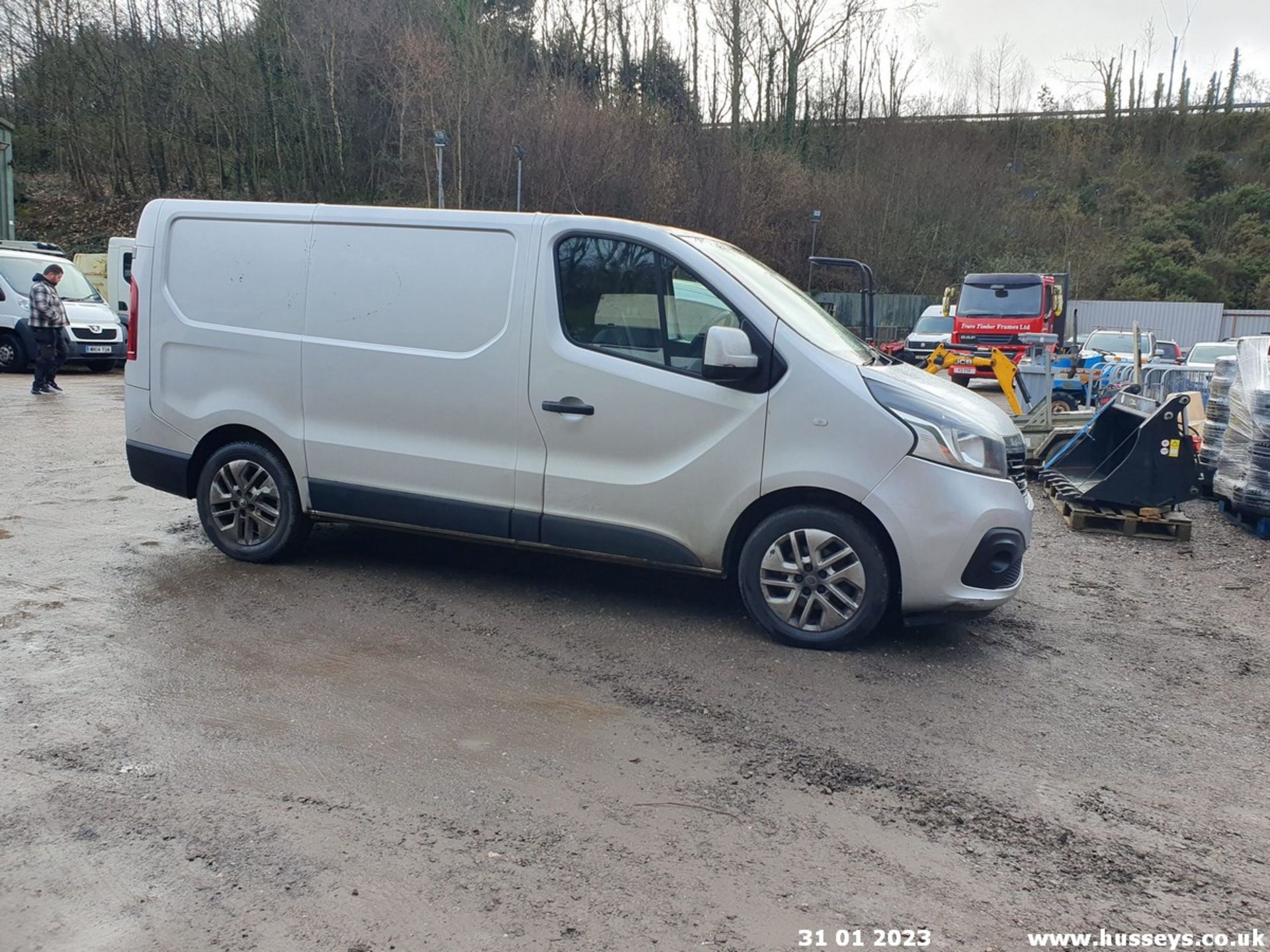 16/66 RENAULT TRAFIC SL27 SPORT NAV ENG - 1598cc 5dr Van (Silver, 170k) - Image 6 of 45