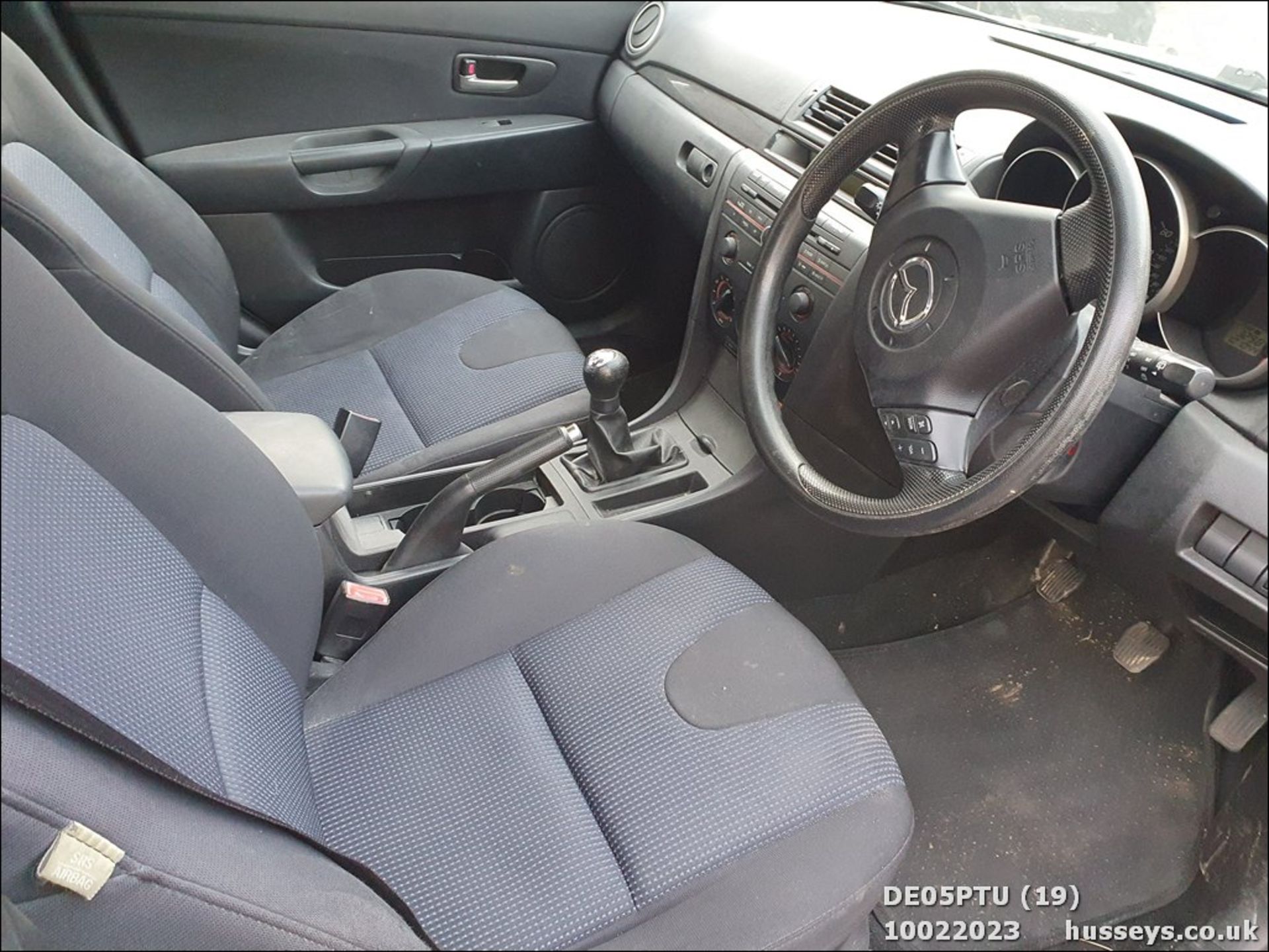 05/05 MAZDA 3 TS - 1598cc 5dr Hatchback (Silver, 101k) - Image 19 of 39