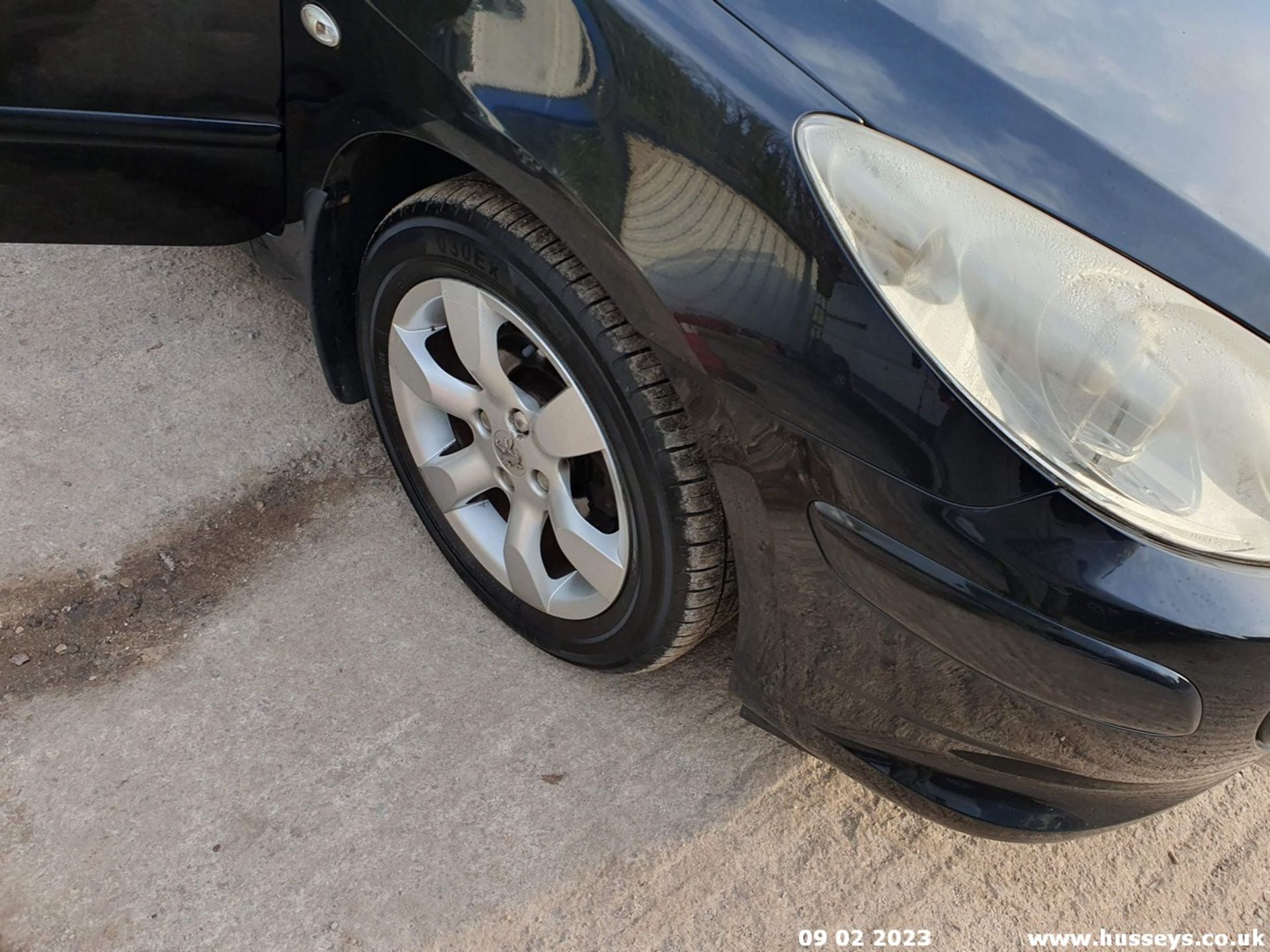 07/07 PEUGEOT 307 S - 1587cc 5dr Hatchback (Black, 90k) - Image 13 of 35