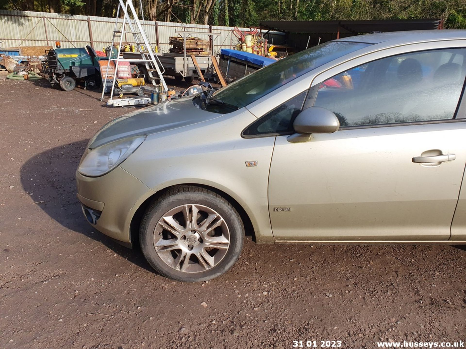 08/58 VAUXHALL CORSA DESIGN - 1229cc 5dr Hatchback (Gold, 50k) - Image 4 of 31