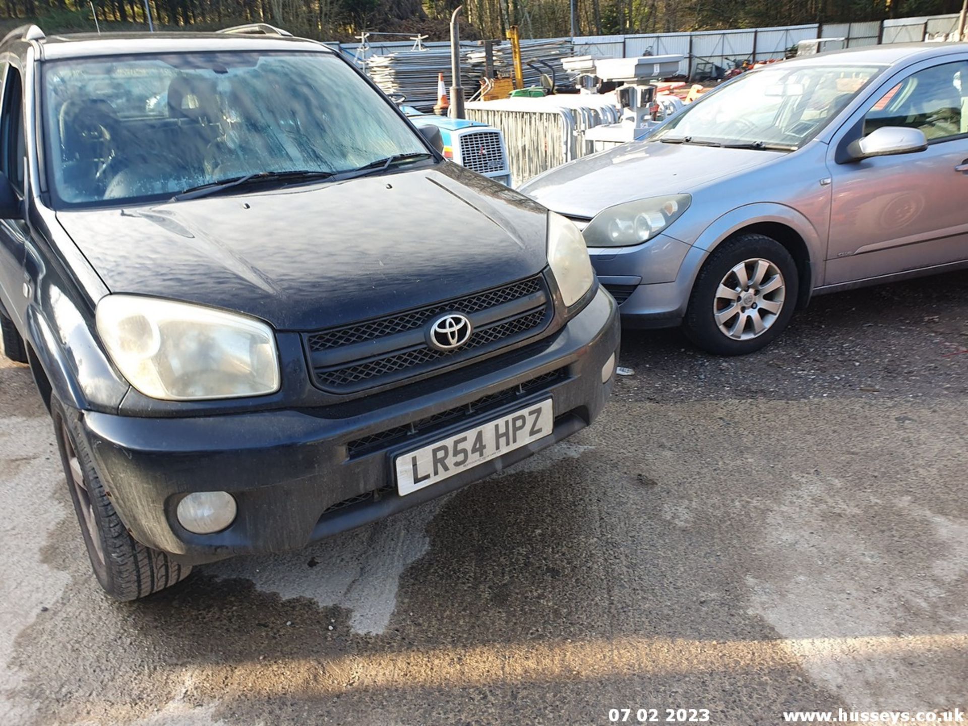 04/54 TOYOTA RAV4 XT4 VVTI - 1998cc 5dr Estate (Black, 203k) - Image 30 of 46