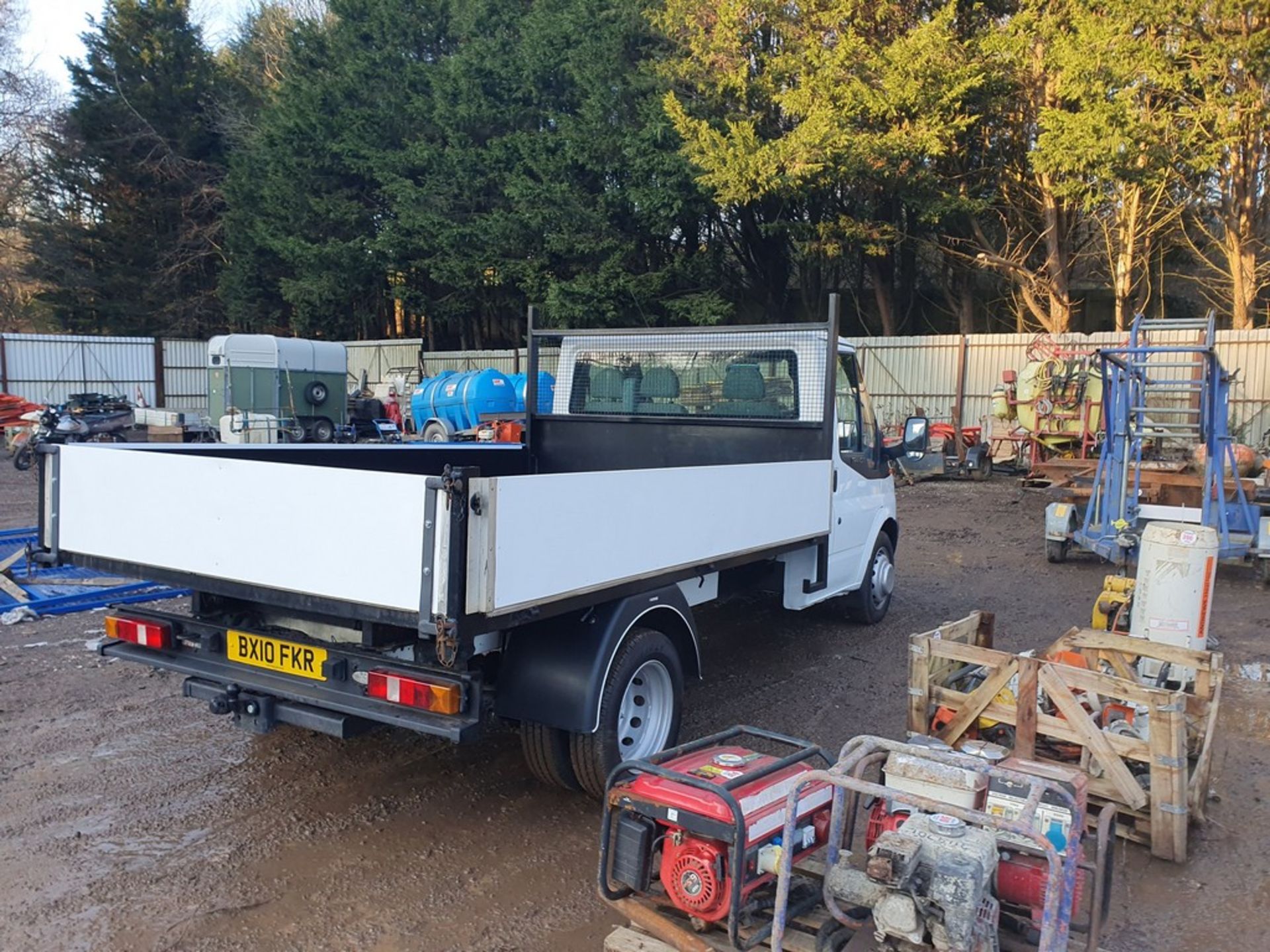 10/10 FORD TRANSIT 100 T350M RWD - 2402cc 2dr Tipper (White, 118k) - Image 17 of 27