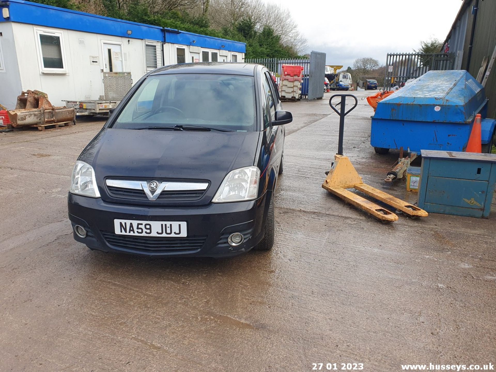 10/59 VAUXHALL MERIVA DESIGN 16V T-PORT - 1364cc 5dr MPV (Black) - Image 13 of 39