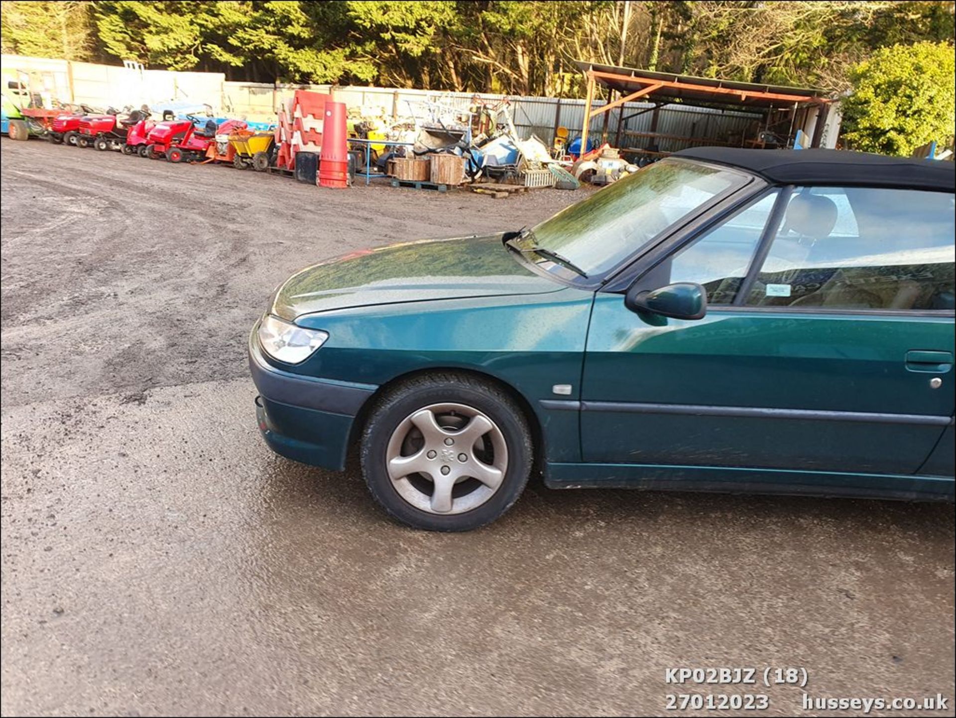 02/02 PEUGEOT 306 CABRIOLET SE 16V - 1761cc 2dr Convertible (Green, 94k) - Image 19 of 40