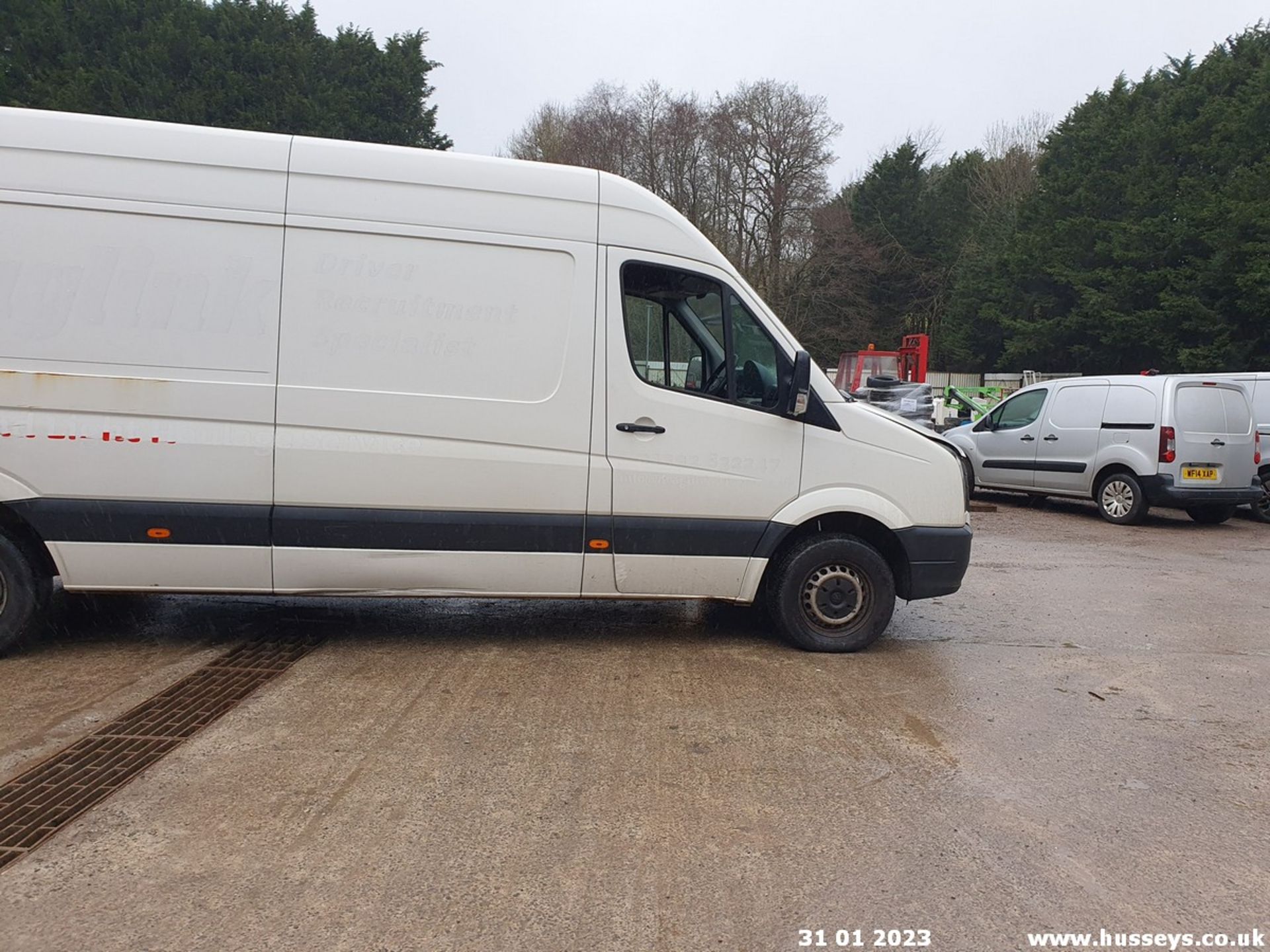 15/65 VOLKSWAGEN CRAFTER CR35 STARTLINE TD - 1968cc 5dr Van (White, 239k) - Image 15 of 55