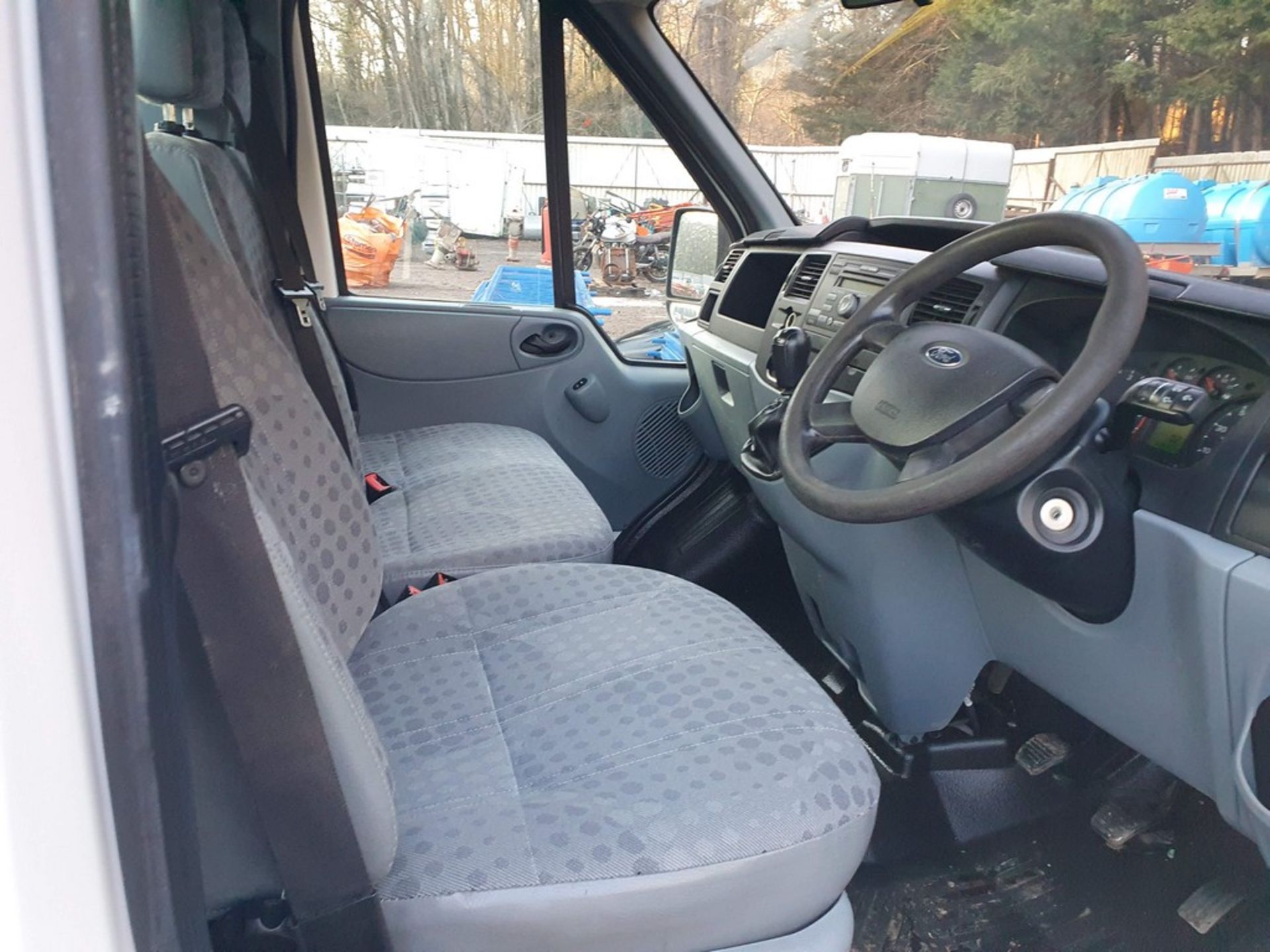10/10 FORD TRANSIT 100 T350M RWD - 2402cc 2dr Tipper (White, 118k) - Image 20 of 27