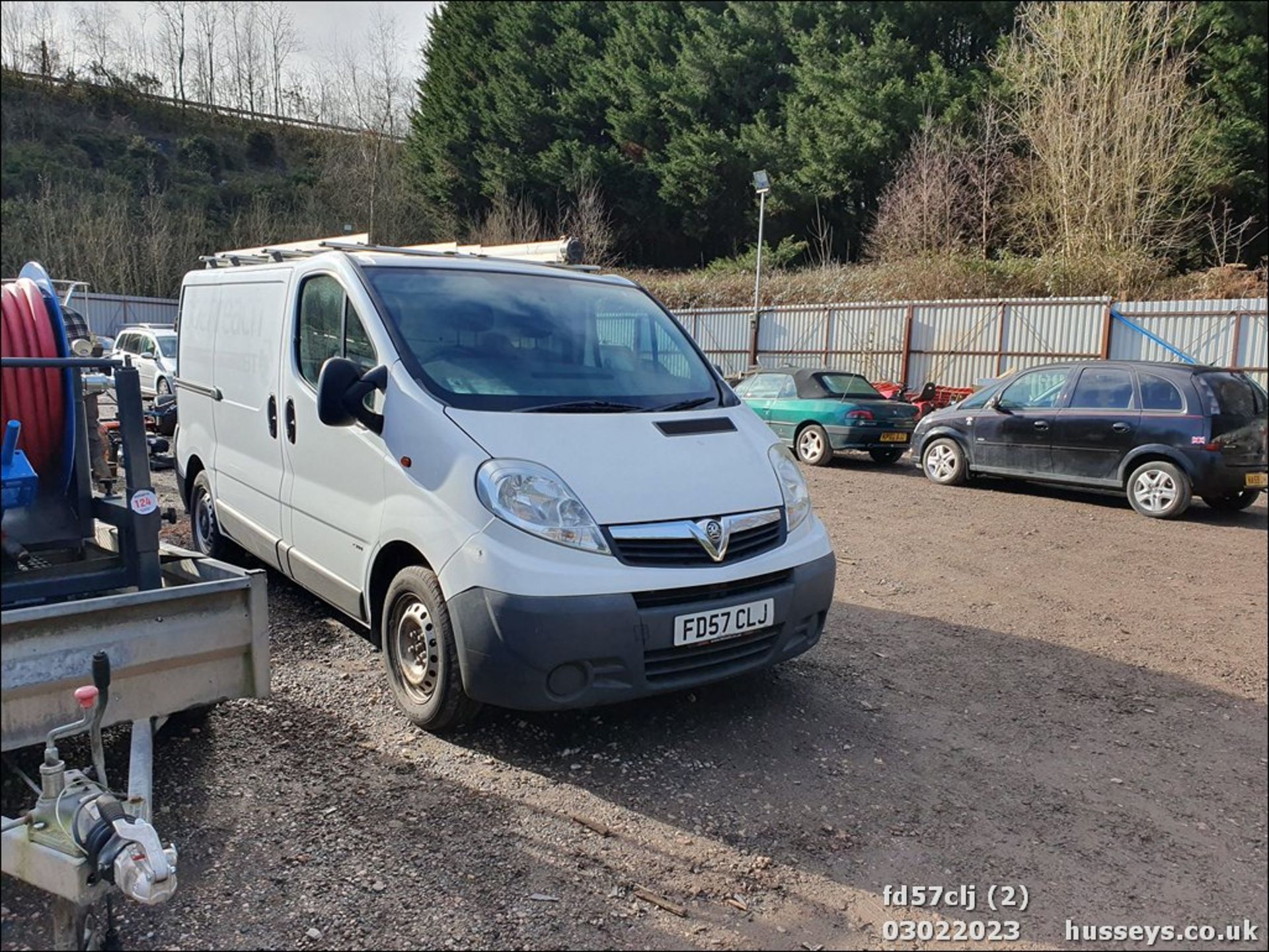 07/57 VAUXHALL VIVARO 2900 CDTI SWB - 1995cc 6dr Van (White, 85k) - Image 2 of 27