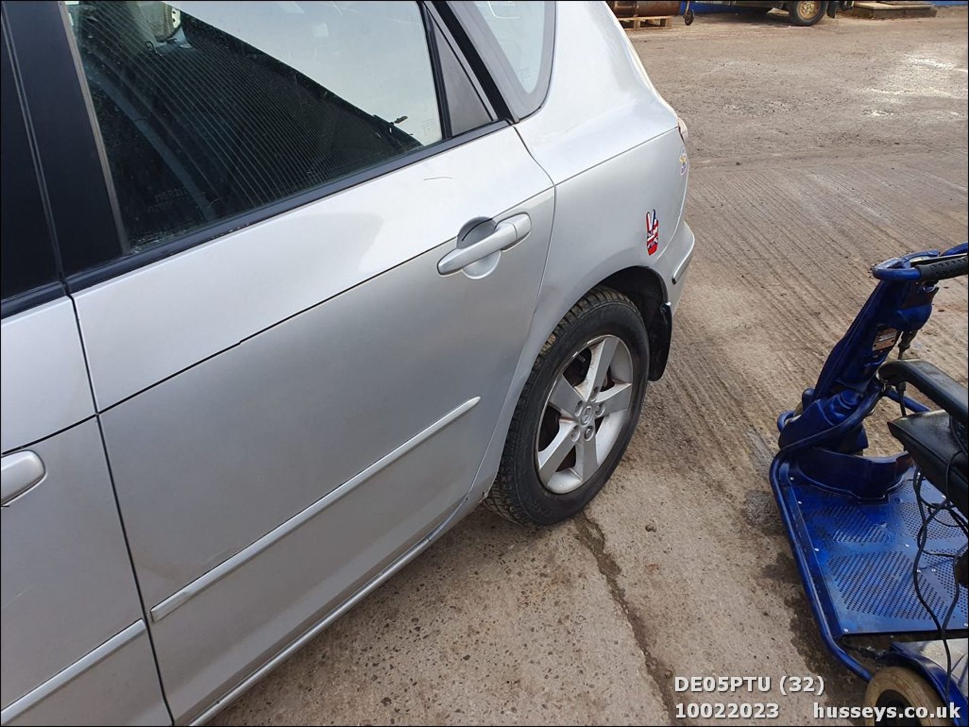 05/05 MAZDA 3 TS - 1598cc 5dr Hatchback (Silver, 101k) - Image 32 of 39