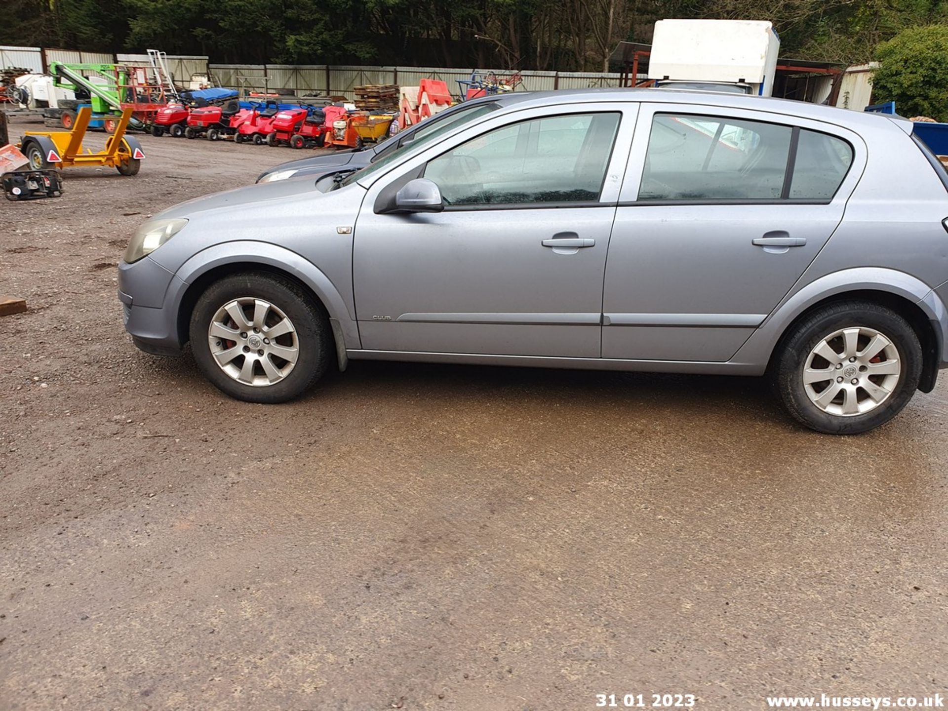 04/54 VAUXHALL ASTRA CLUB CDTI - 1686cc 5dr Hatchback (Silver) - Image 10 of 21