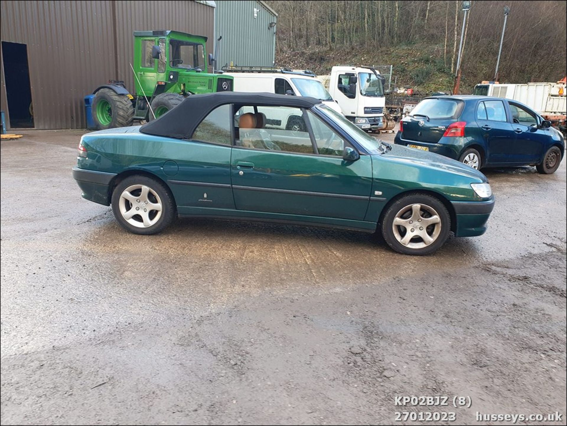 02/02 PEUGEOT 306 CABRIOLET SE 16V - 1761cc 2dr Convertible (Green, 94k) - Image 9 of 40