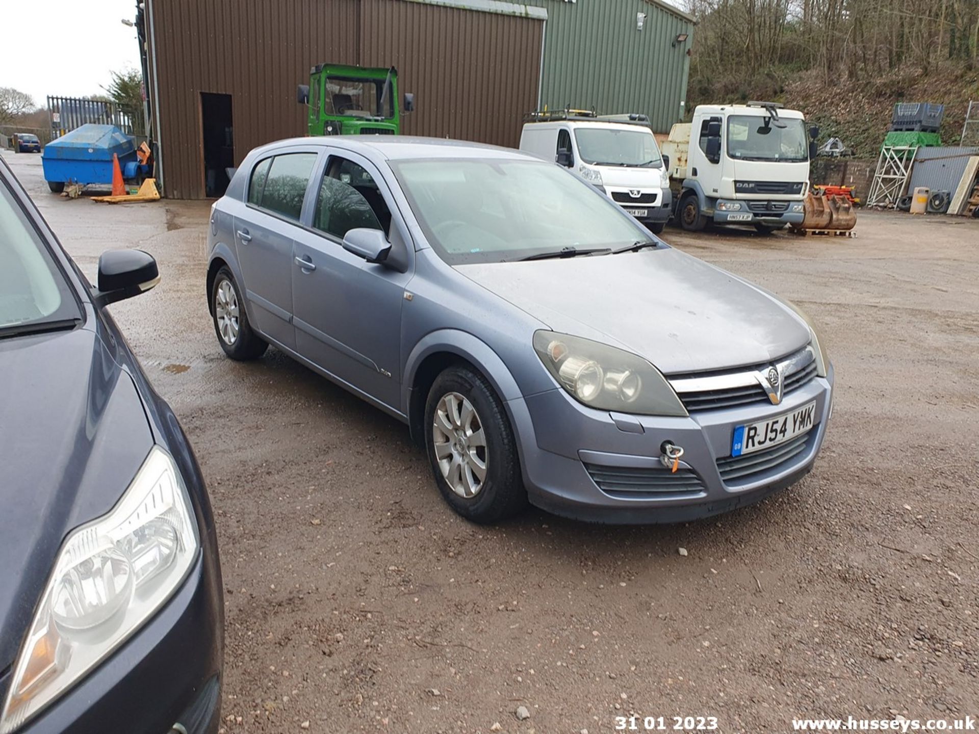 04/54 VAUXHALL ASTRA CLUB CDTI - 1686cc 5dr Hatchback (Silver) - Image 2 of 21