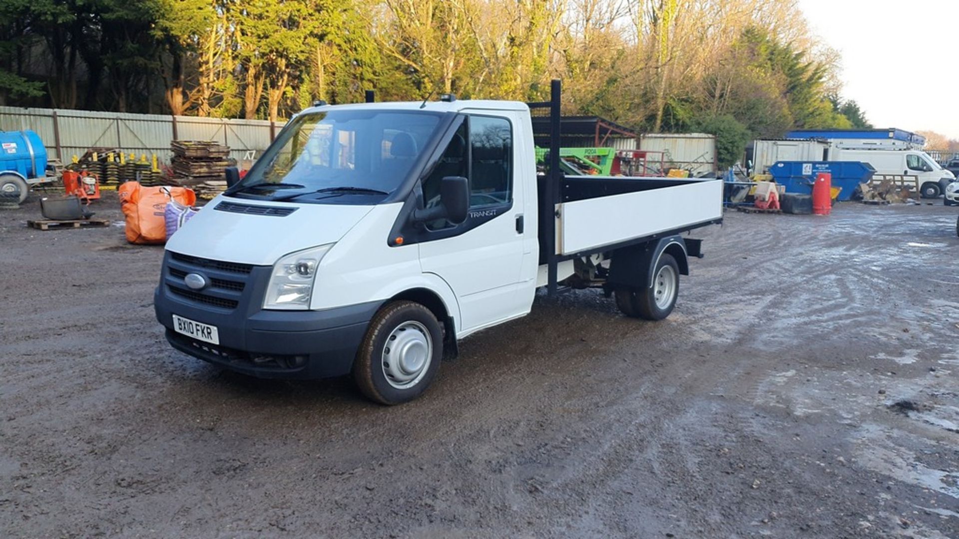 10/10 FORD TRANSIT 100 T350M RWD - 2402cc 2dr Tipper (White, 118k) - Image 24 of 27