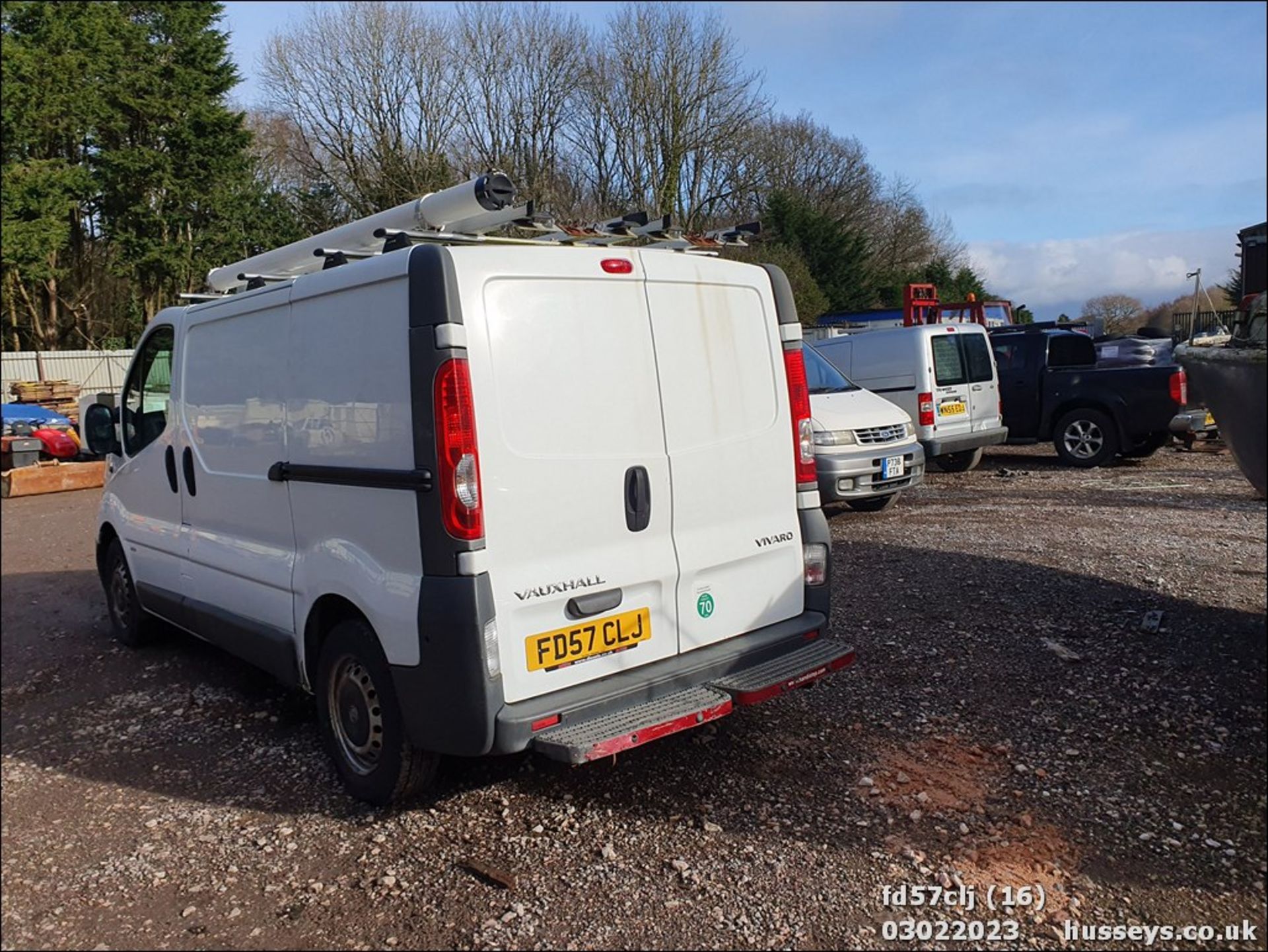 07/57 VAUXHALL VIVARO 2900 CDTI SWB - 1995cc 6dr Van (White, 85k) - Image 16 of 27