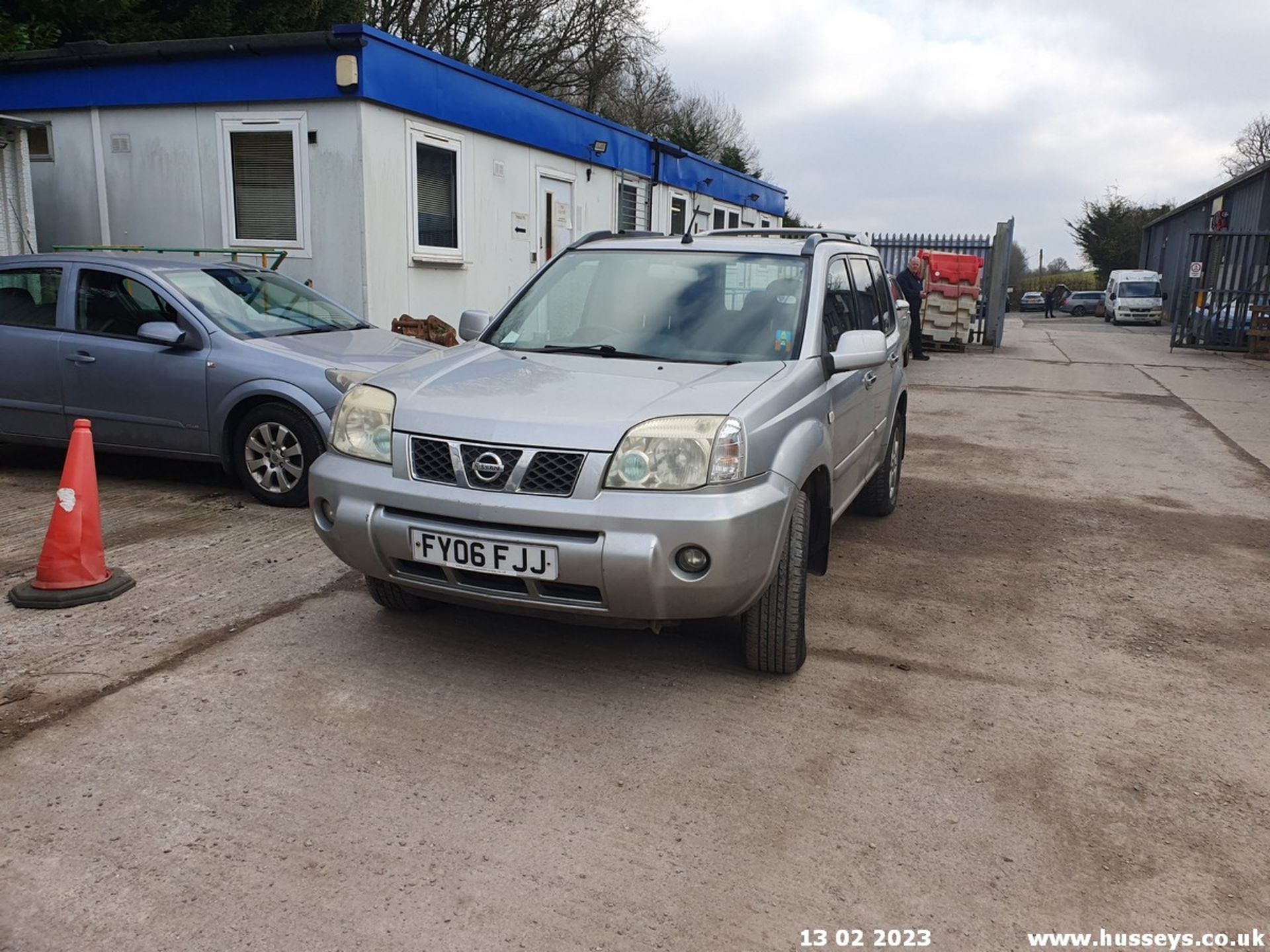 06/06 NISSAN X-TRAIL COLUMBIA DCI - 2184cc 5dr Estate (Silver, 135k) - Image 11 of 28