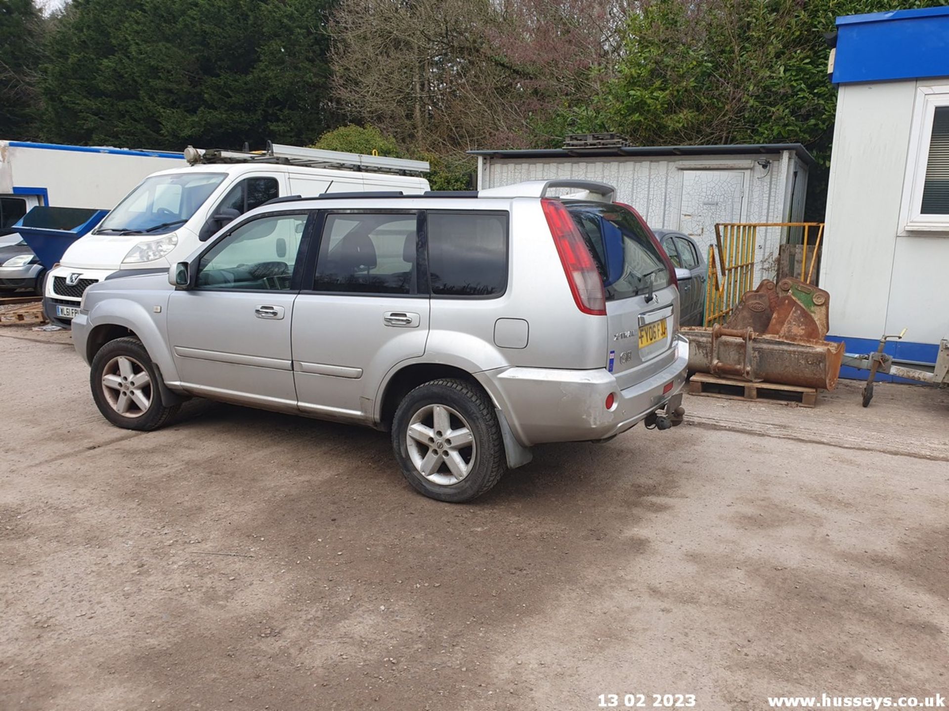 06/06 NISSAN X-TRAIL COLUMBIA DCI - 2184cc 5dr Estate (Silver, 135k) - Image 4 of 28