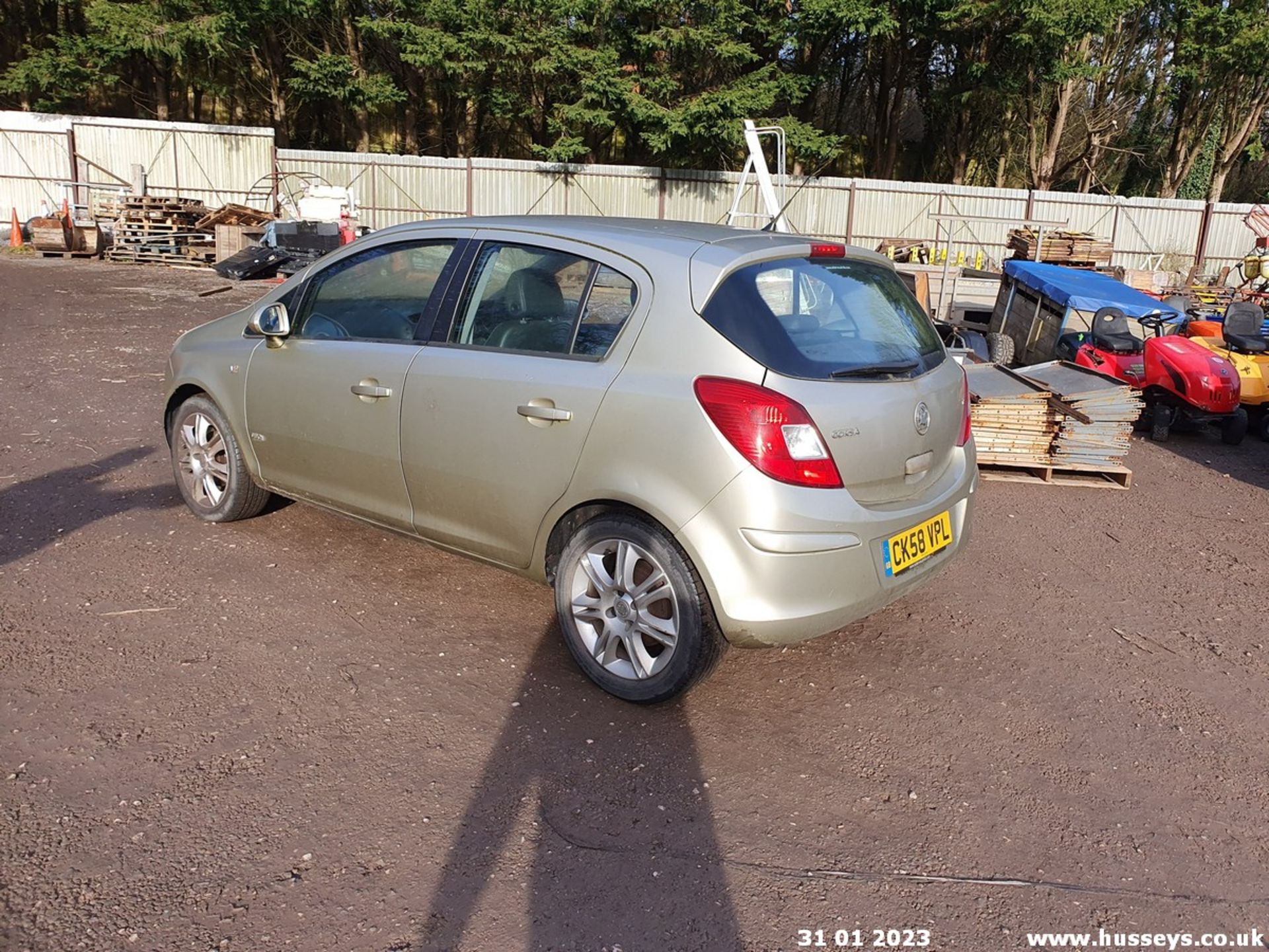 08/58 VAUXHALL CORSA DESIGN - 1229cc 5dr Hatchback (Gold, 50k) - Image 6 of 31