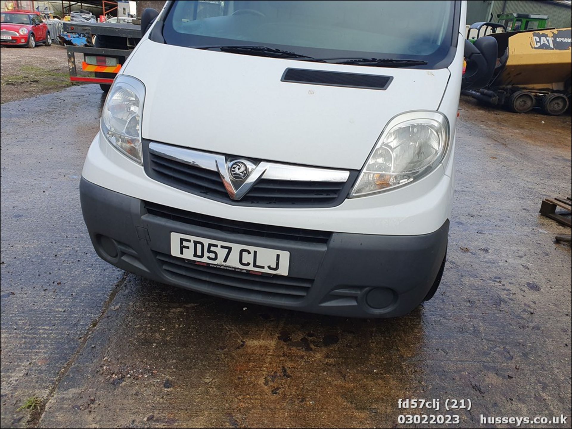 07/57 VAUXHALL VIVARO 2900 CDTI SWB - 1995cc 6dr Van (White, 85k) - Image 21 of 27