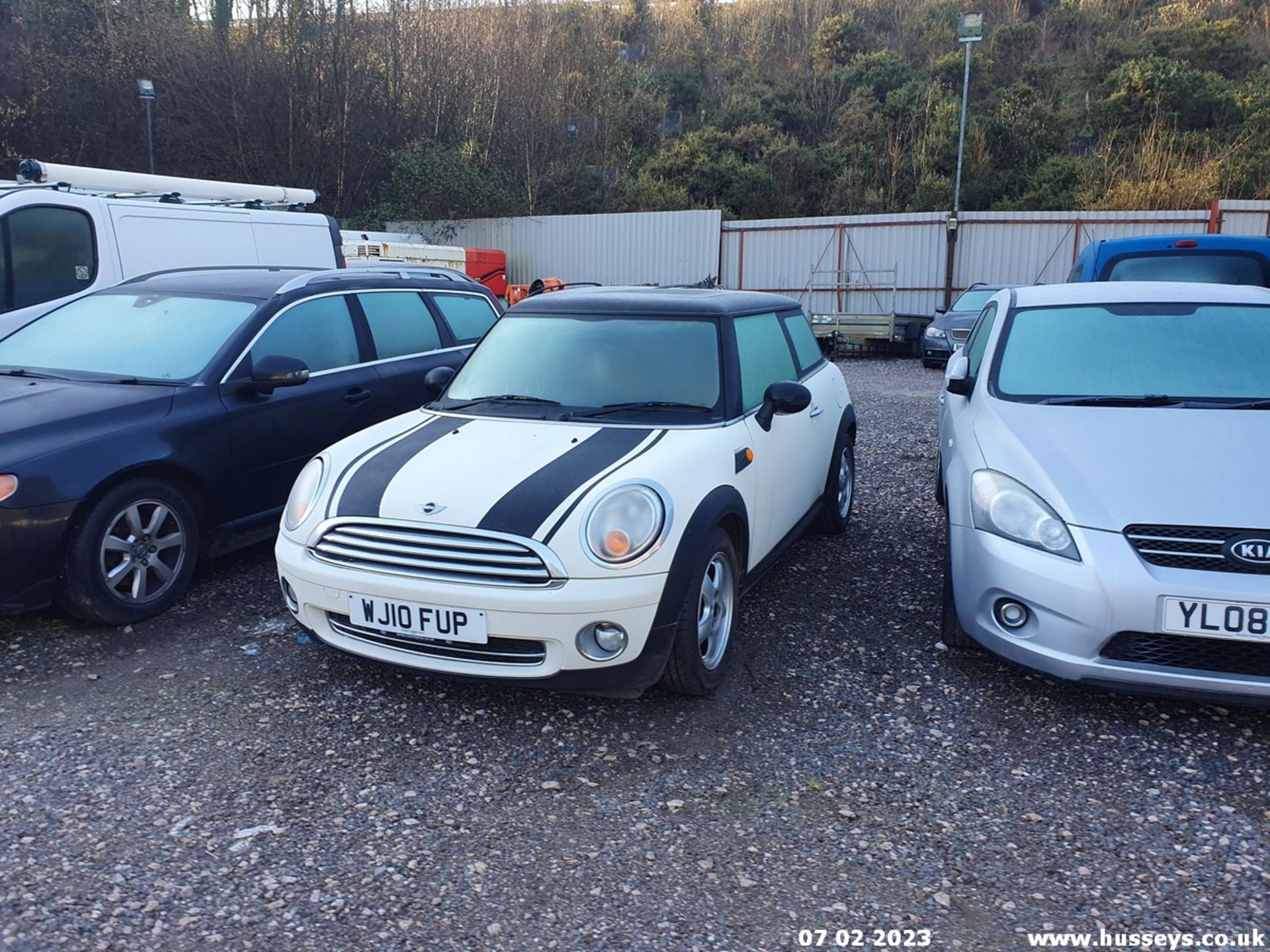 10/10 MINI COOPER AUTO - 1598cc 3dr Hatchback (White, 73k) - Image 8 of 29