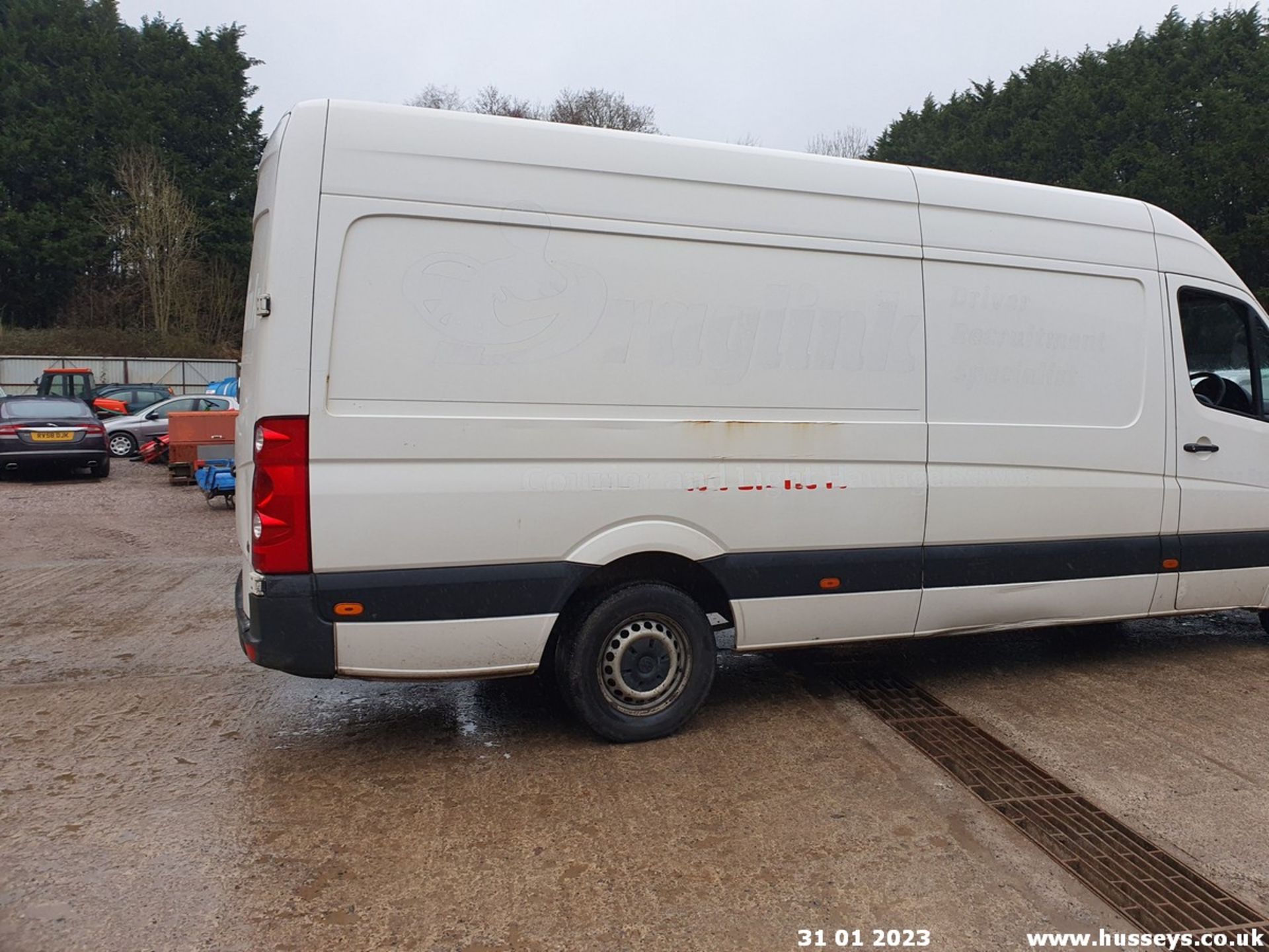 15/65 VOLKSWAGEN CRAFTER CR35 STARTLINE TD - 1968cc 5dr Van (White, 239k) - Image 17 of 55