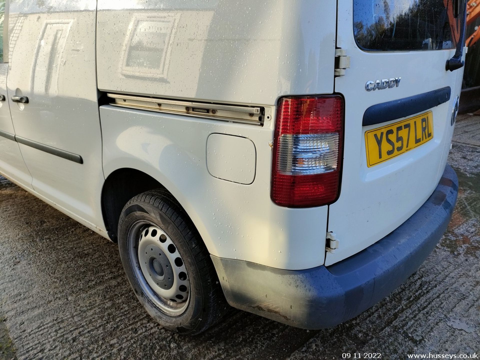 08/57 VOLKSWAGEN CADDY 69PS SDI - 1968cc 5dr Van (White) - Image 13 of 28