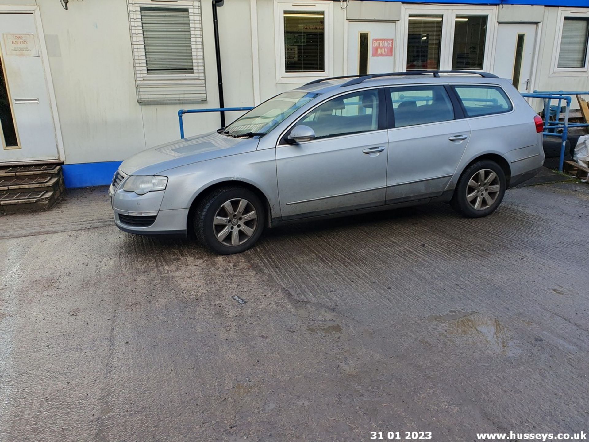 07/57 VOLKSWAGEN PASSAT SE TDI - 1968cc 5dr Estate (Silver) - Image 11 of 46