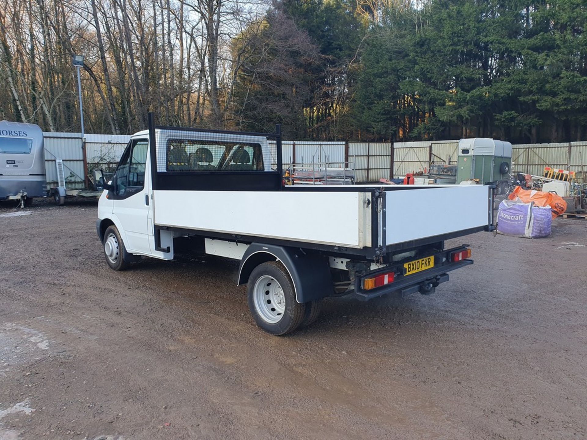 10/10 FORD TRANSIT 100 T350M RWD - 2402cc 2dr Tipper (White, 118k) - Image 27 of 27