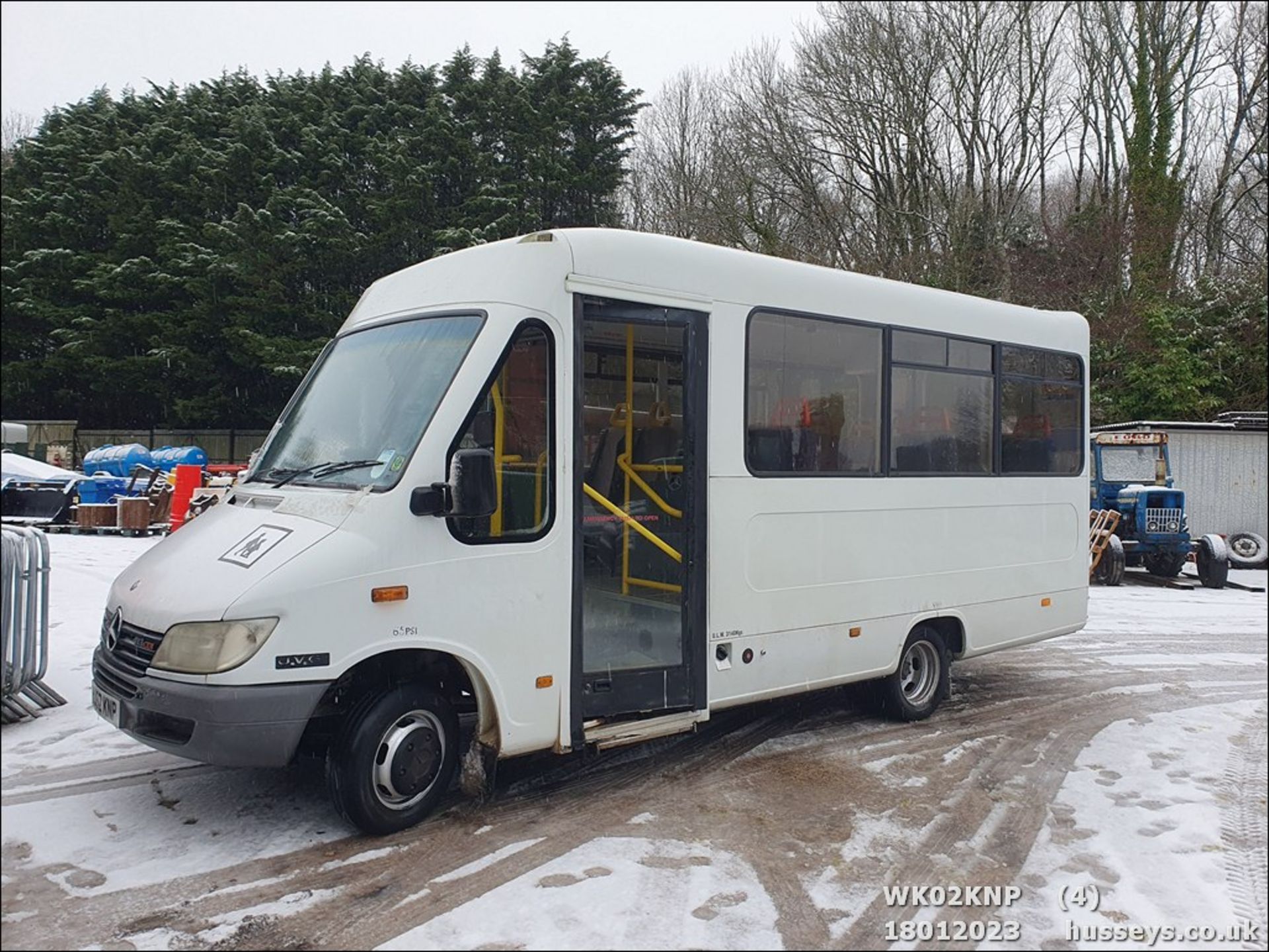02/02 MERCEDES SPRINTER 413 CDI - 2151cc 2dr Minibus (White, 415k) - Image 5 of 15