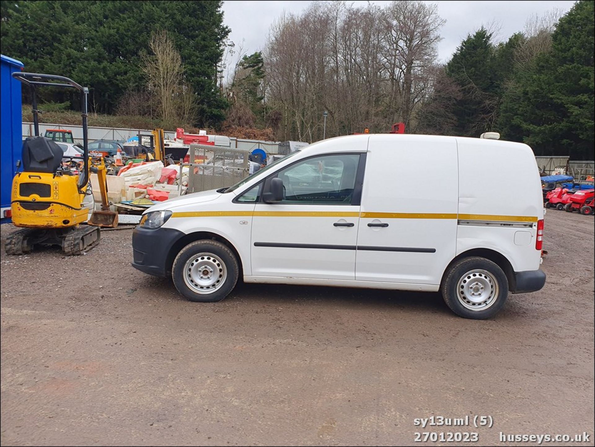 13/13 VOLKSWAGEN CADDY C20 TDI 102 - 1598cc 5dr Van (White, 173k) - Image 6 of 49