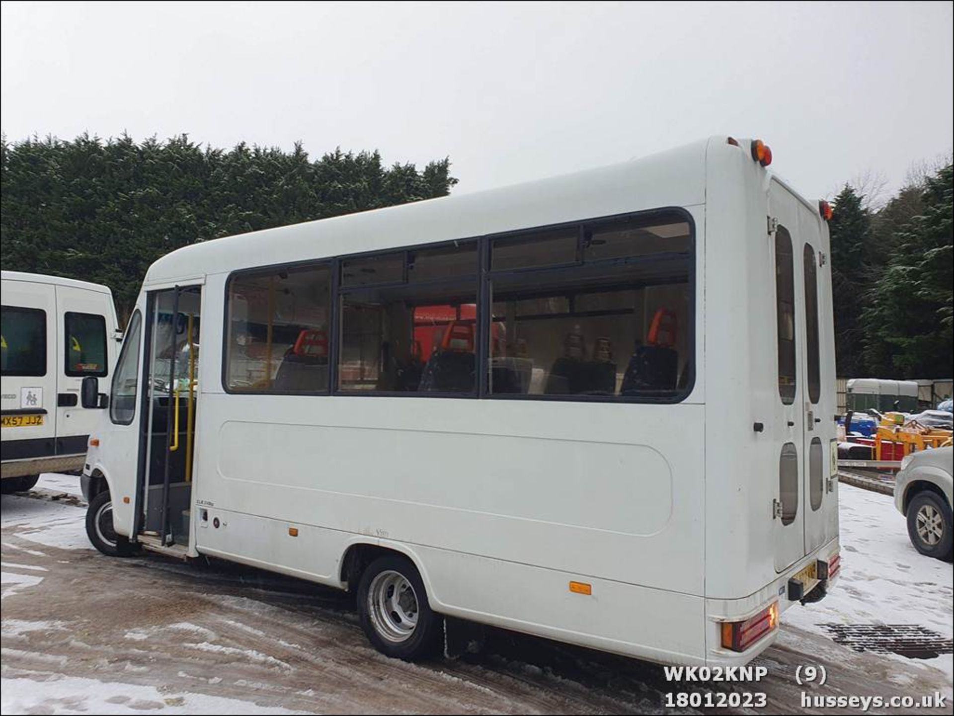 02/02 MERCEDES SPRINTER 413 CDI - 2151cc 2dr Minibus (White, 415k) - Image 10 of 15