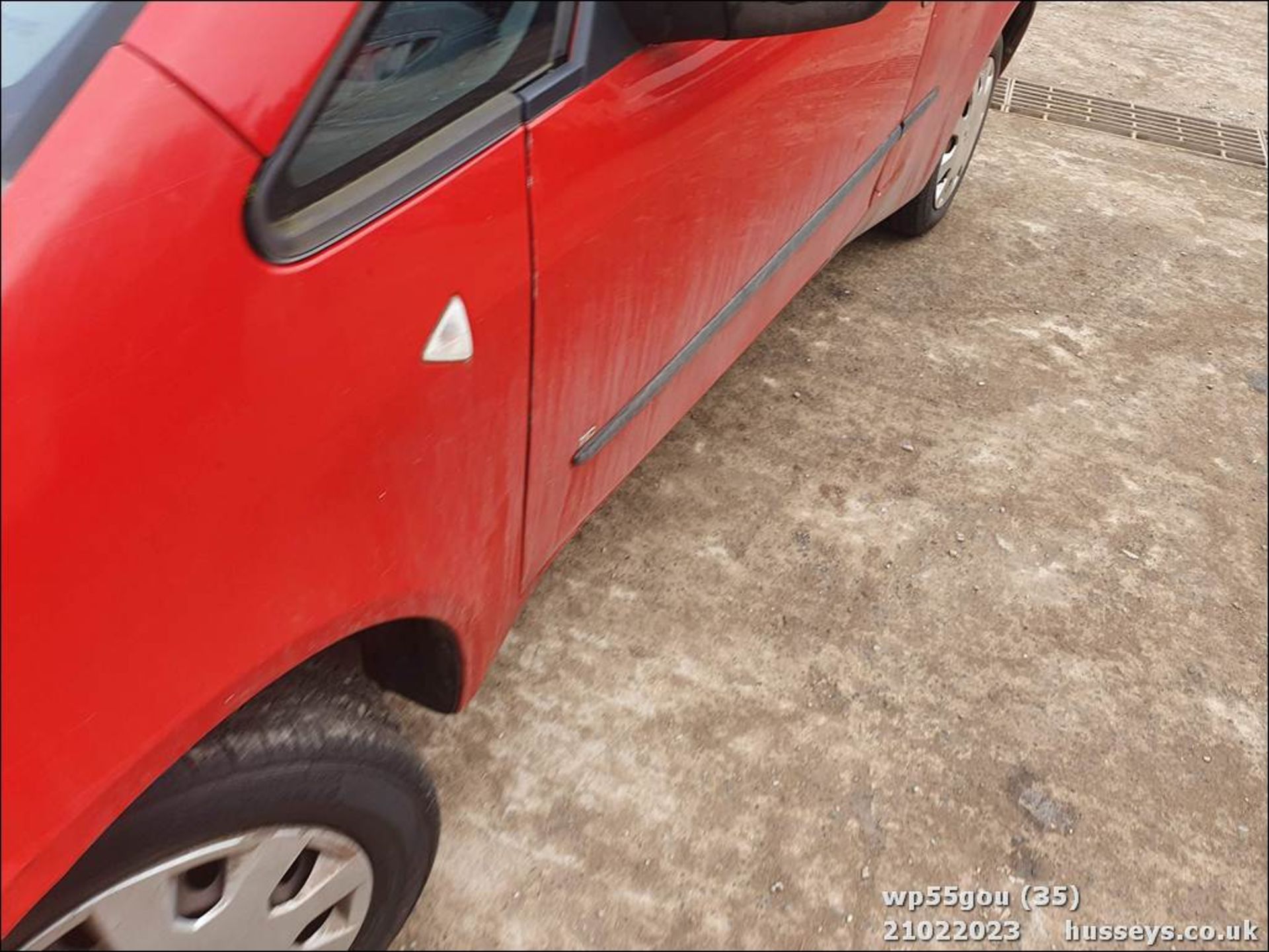 06/55 MITSUBISHI COLT RED - 1124cc 3dr Hatchback (Red) - Image 35 of 48