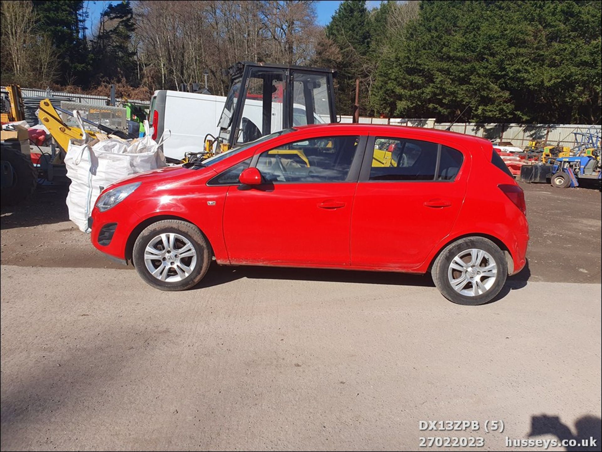 13/13 VAUXHALL CORSA EXCLUSIV AC - 1229cc 5dr Hatchback (Red, 82k) - Image 5 of 52