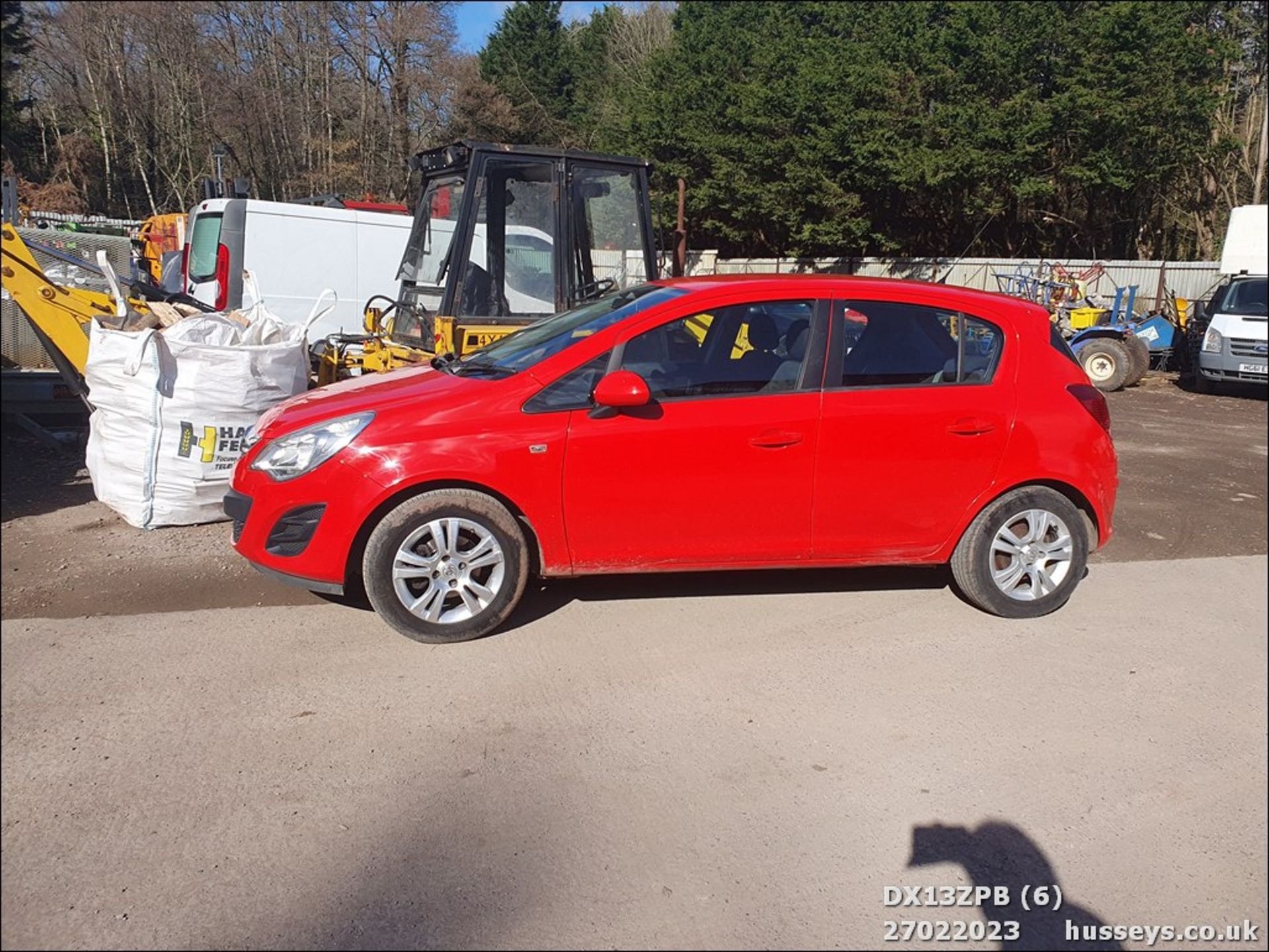 13/13 VAUXHALL CORSA EXCLUSIV AC - 1229cc 5dr Hatchback (Red, 82k) - Image 6 of 52
