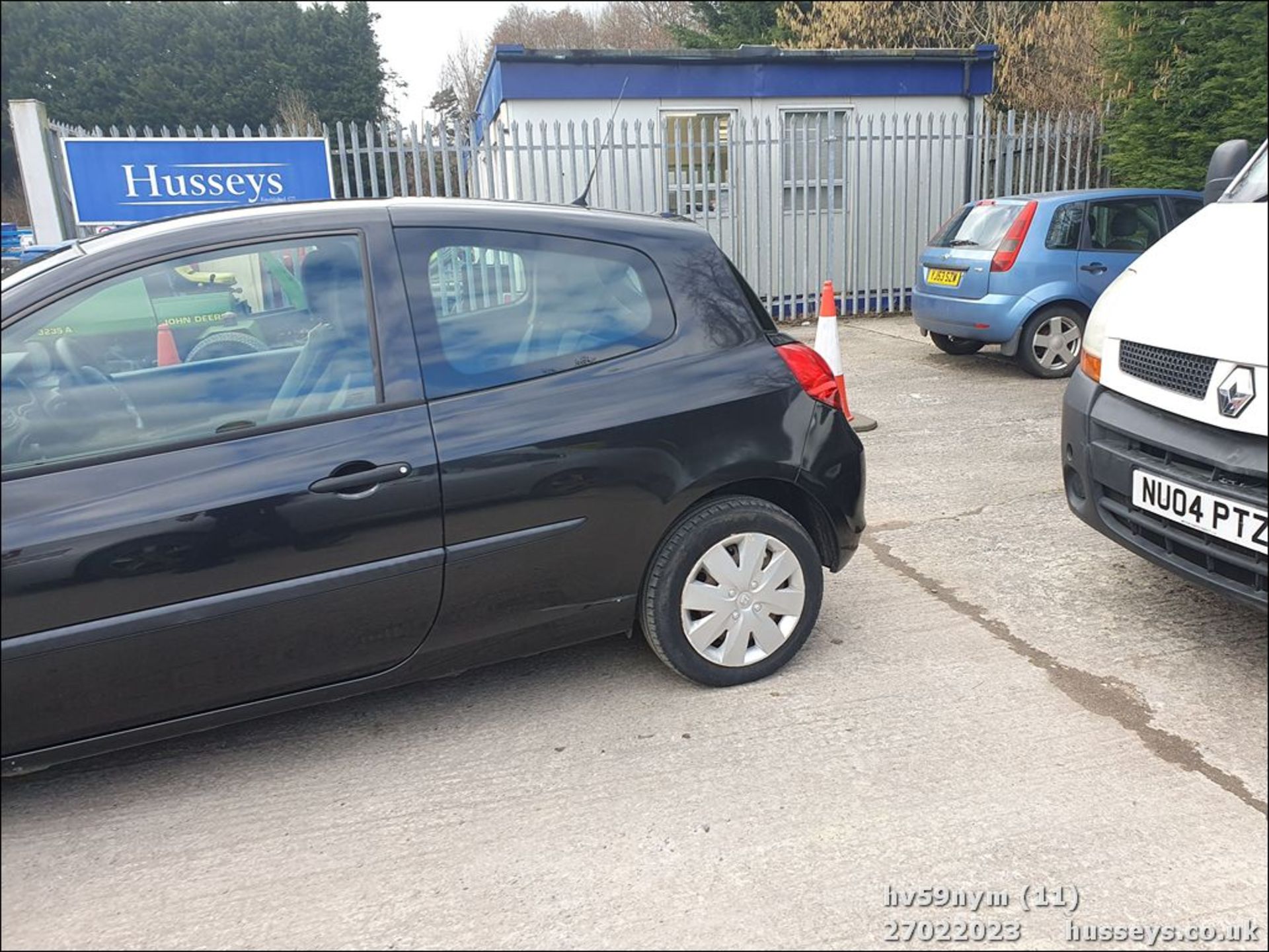 09/59 RENAULT CLIO EXTREME - 1149cc 3dr Hatchback (Black, 93k) - Image 11 of 45