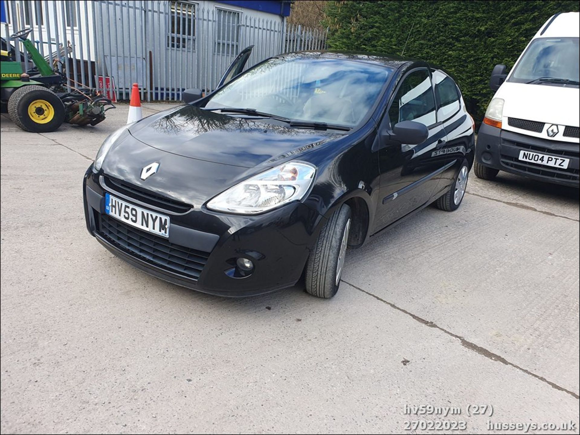 09/59 RENAULT CLIO EXTREME - 1149cc 3dr Hatchback (Black, 93k) - Image 27 of 45