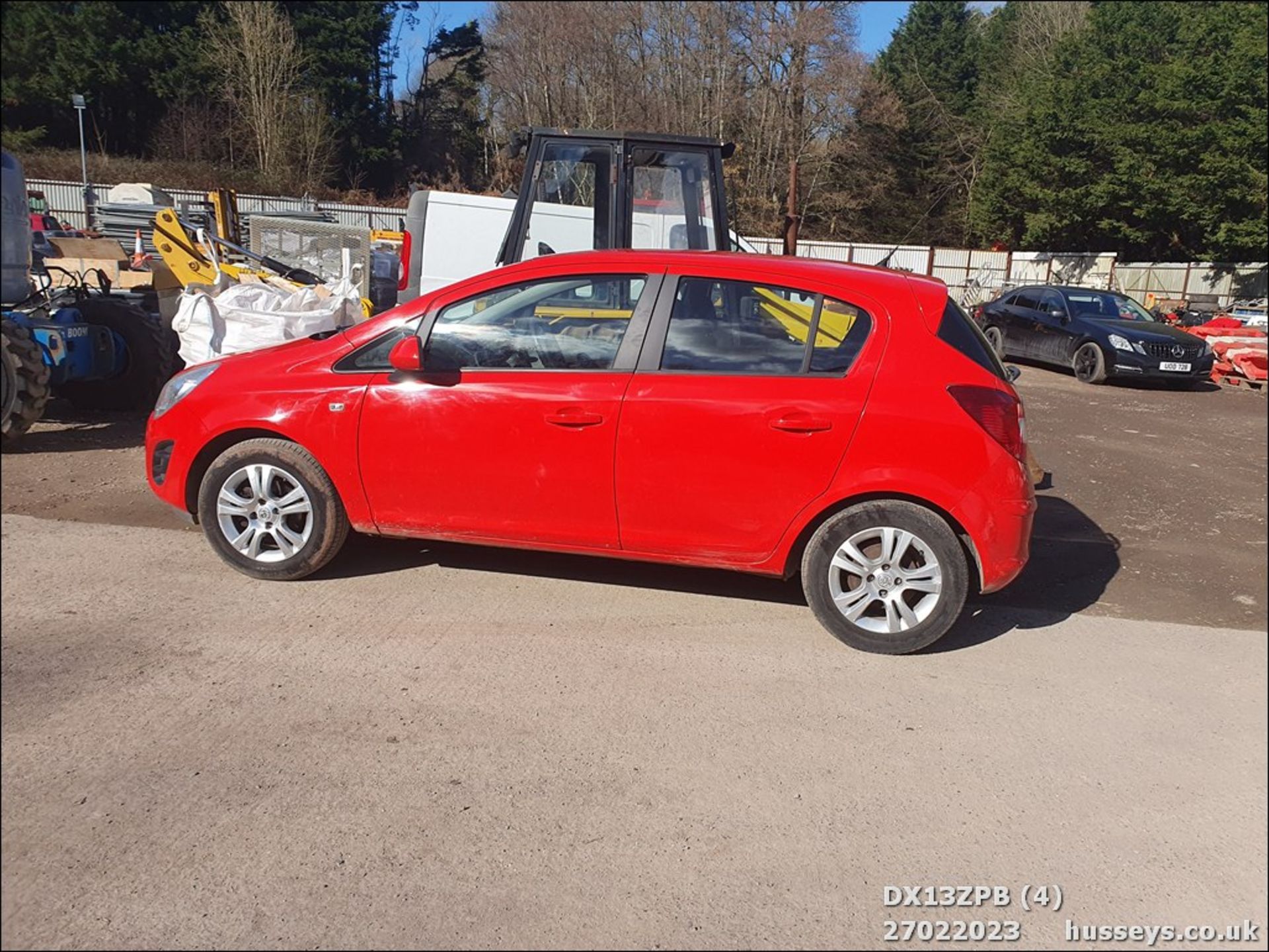 13/13 VAUXHALL CORSA EXCLUSIV AC - 1229cc 5dr Hatchback (Red, 82k) - Image 4 of 52