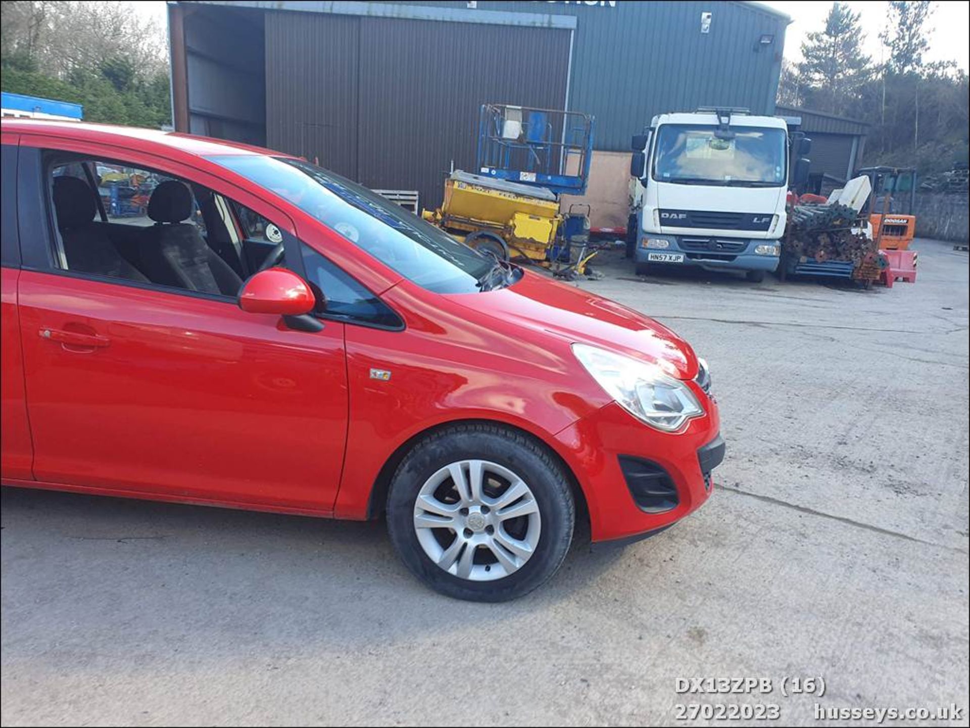 13/13 VAUXHALL CORSA EXCLUSIV AC - 1229cc 5dr Hatchback (Red, 82k) - Image 16 of 52