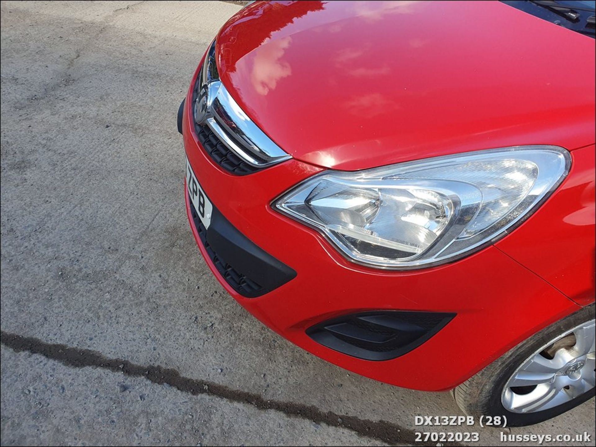 13/13 VAUXHALL CORSA EXCLUSIV AC - 1229cc 5dr Hatchback (Red, 82k) - Image 28 of 52