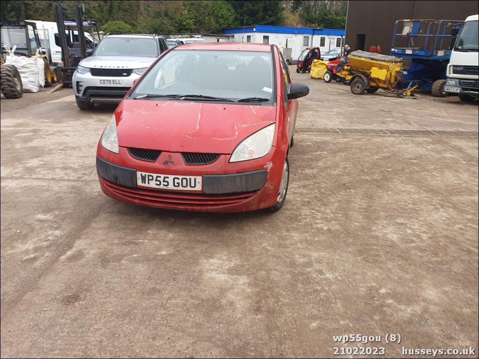 06/55 MITSUBISHI COLT RED - 1124cc 3dr Hatchback (Red) - Image 7 of 48