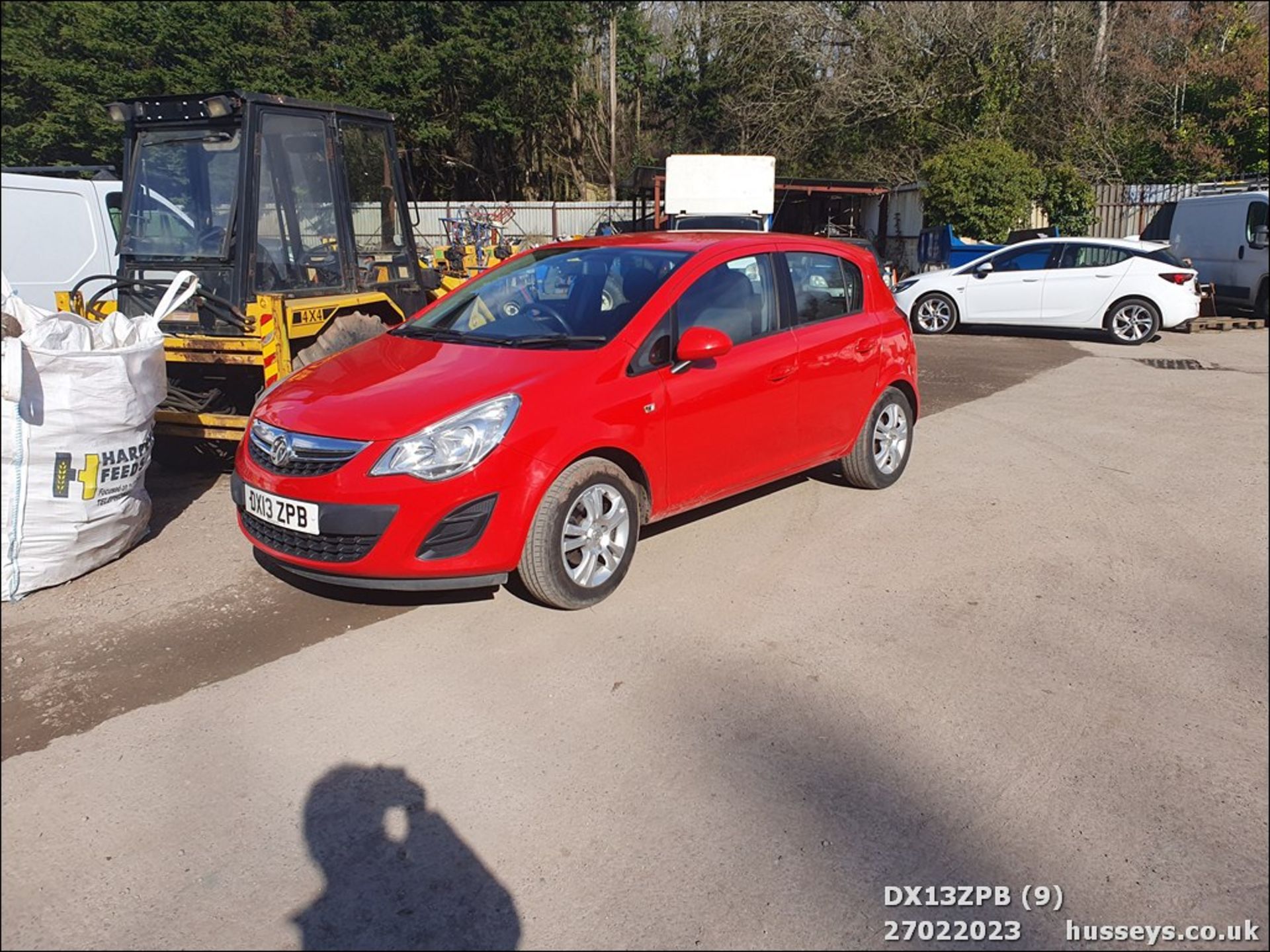 13/13 VAUXHALL CORSA EXCLUSIV AC - 1229cc 5dr Hatchback (Red, 82k) - Image 9 of 52