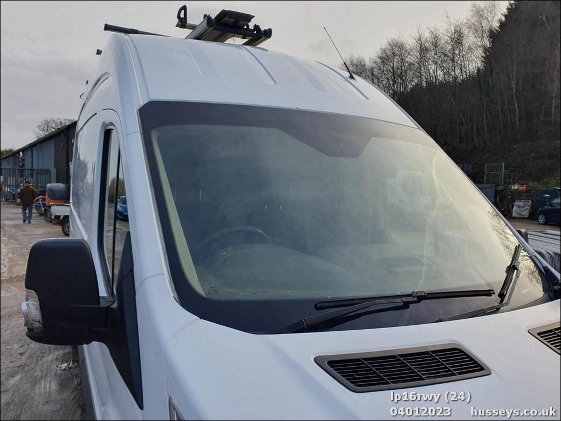 16/16 FORD TRANSIT 350 - 2198cc 5dr Van (White, 142k) - Image 25 of 37