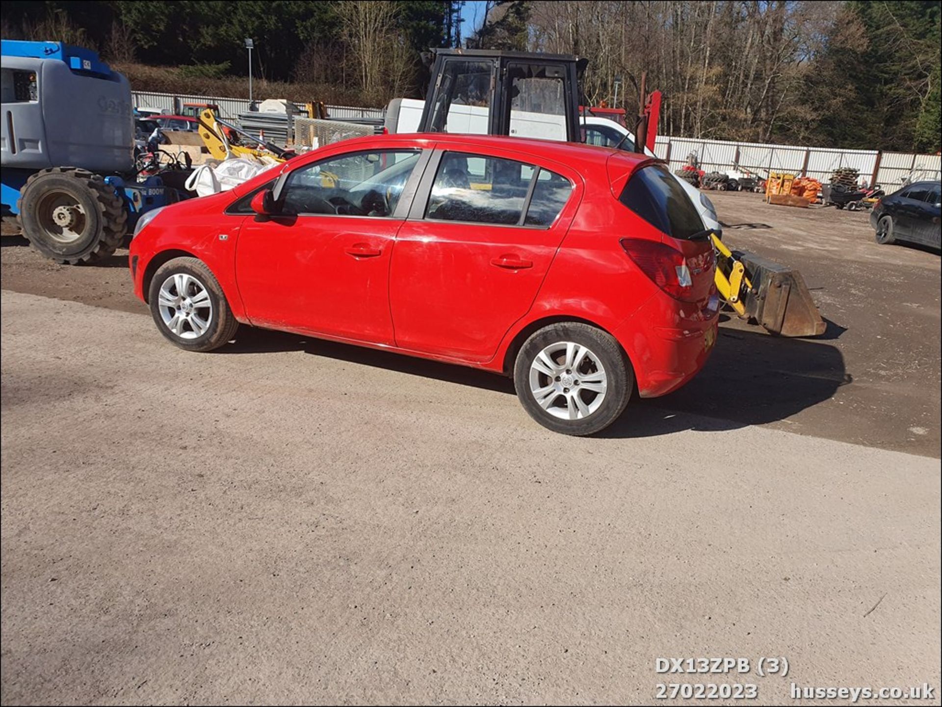 13/13 VAUXHALL CORSA EXCLUSIV AC - 1229cc 5dr Hatchback (Red, 82k) - Image 3 of 52