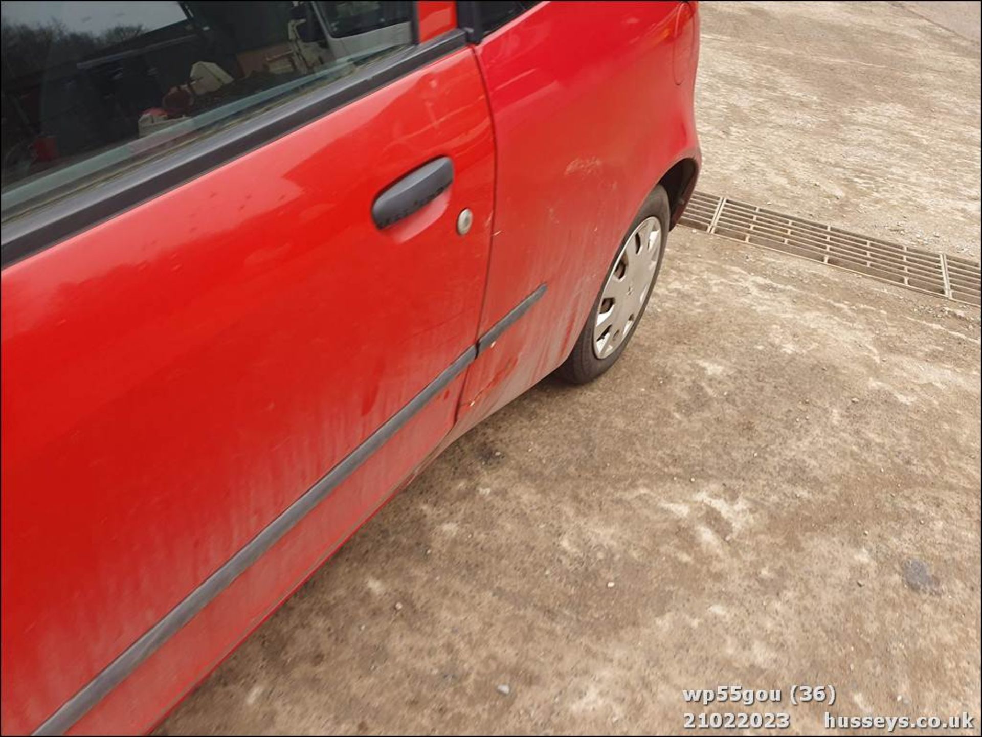 06/55 MITSUBISHI COLT RED - 1124cc 3dr Hatchback (Red) - Image 36 of 48