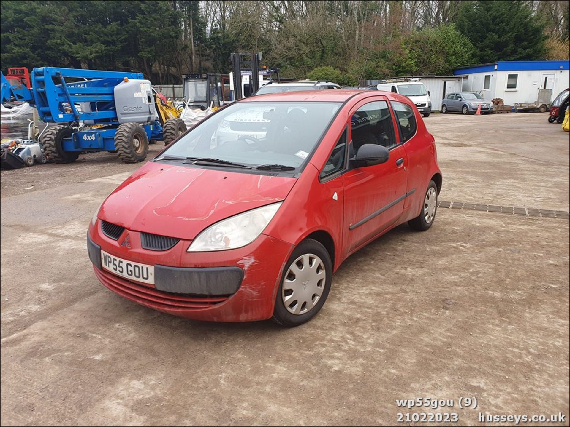 06/55 MITSUBISHI COLT RED - 1124cc 3dr Hatchback (Red) - Image 8 of 48