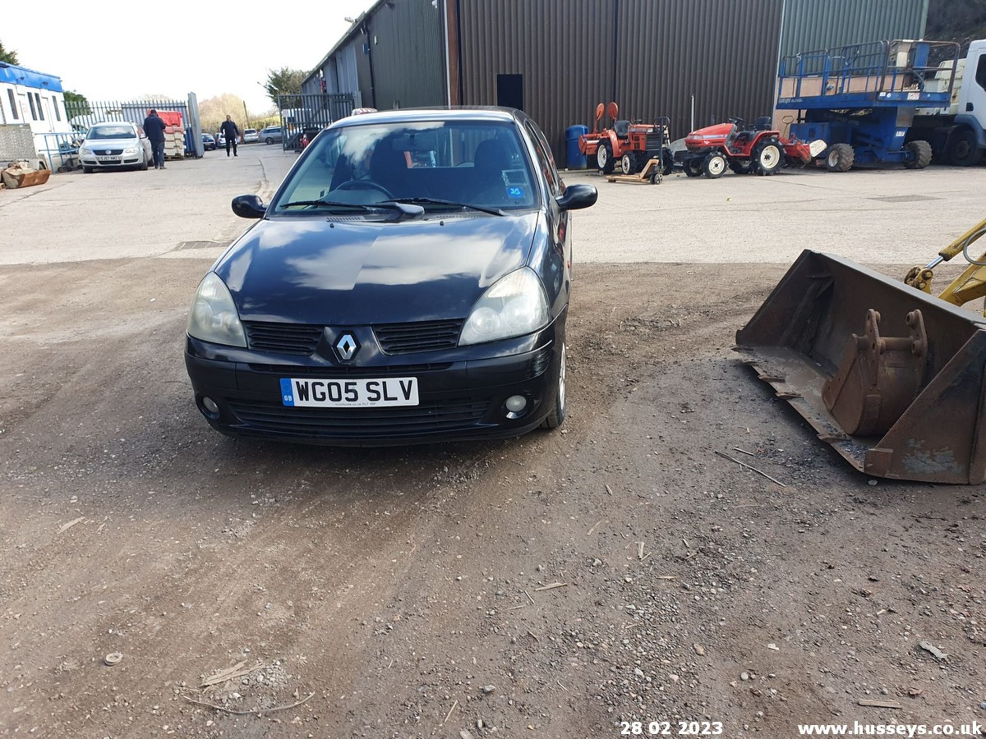 05/05 RENAULT CLIO EXTREME 16V - 1149cc 3dr Hatchback (Black, 961k) - Image 16 of 52