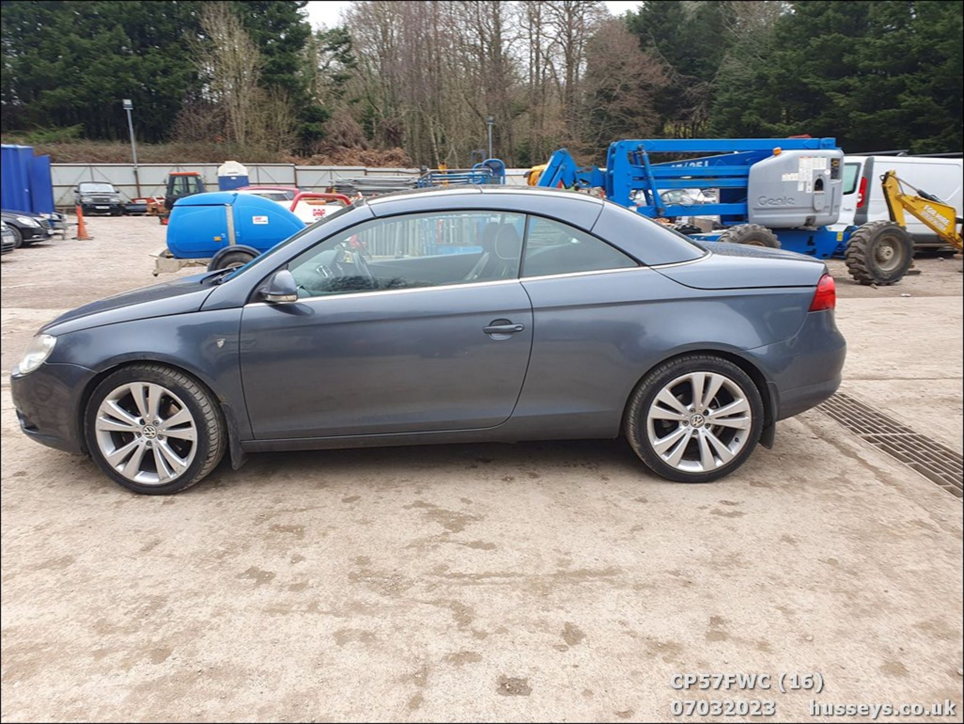 07/57 VOLKSWAGEN EOS INDIVIDUAL TDI 140 A - 1968cc 2dr Convertible (Grey, 92k) - Image 16 of 64